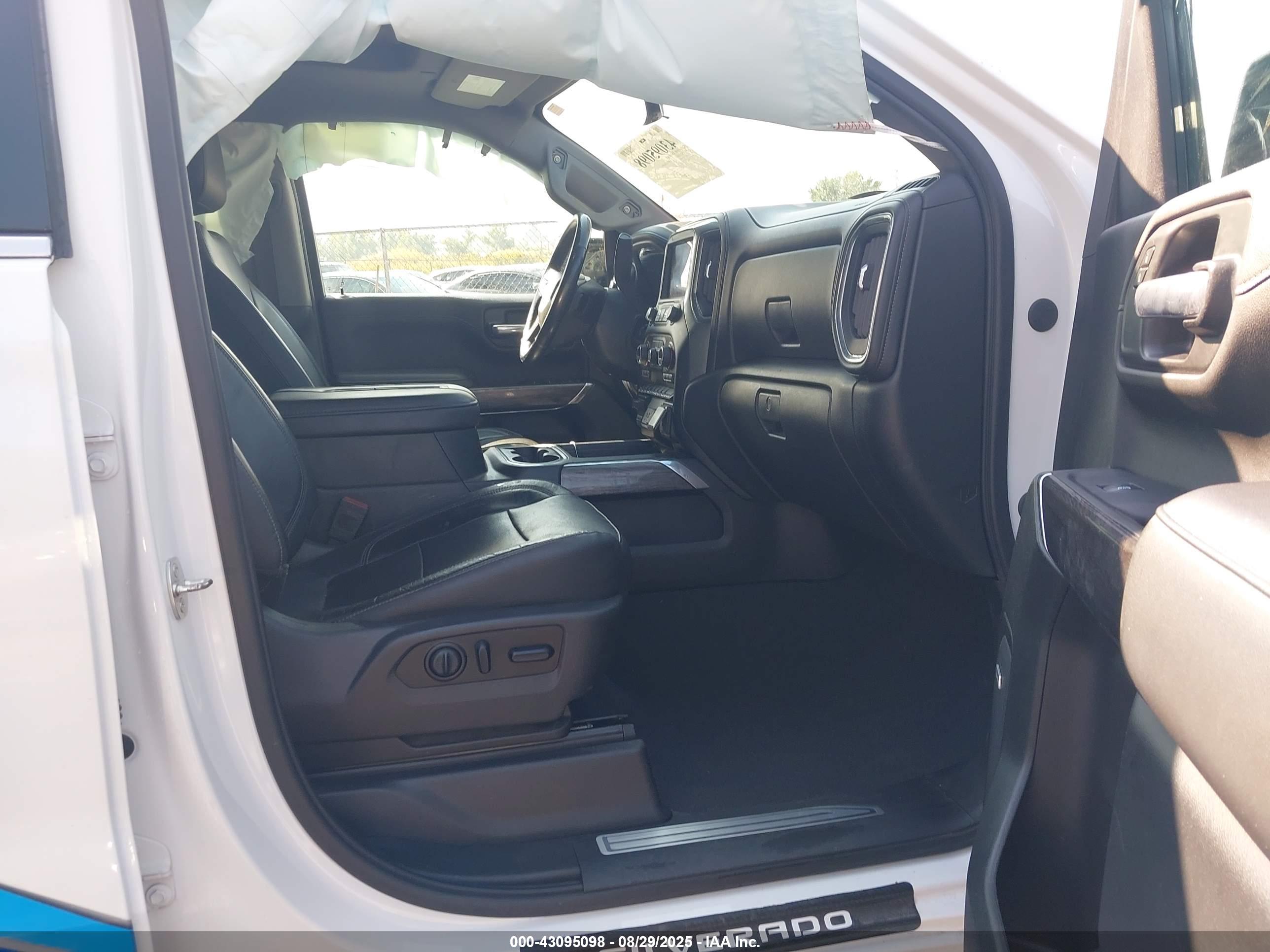CHEVROLET SILVERADO image 5