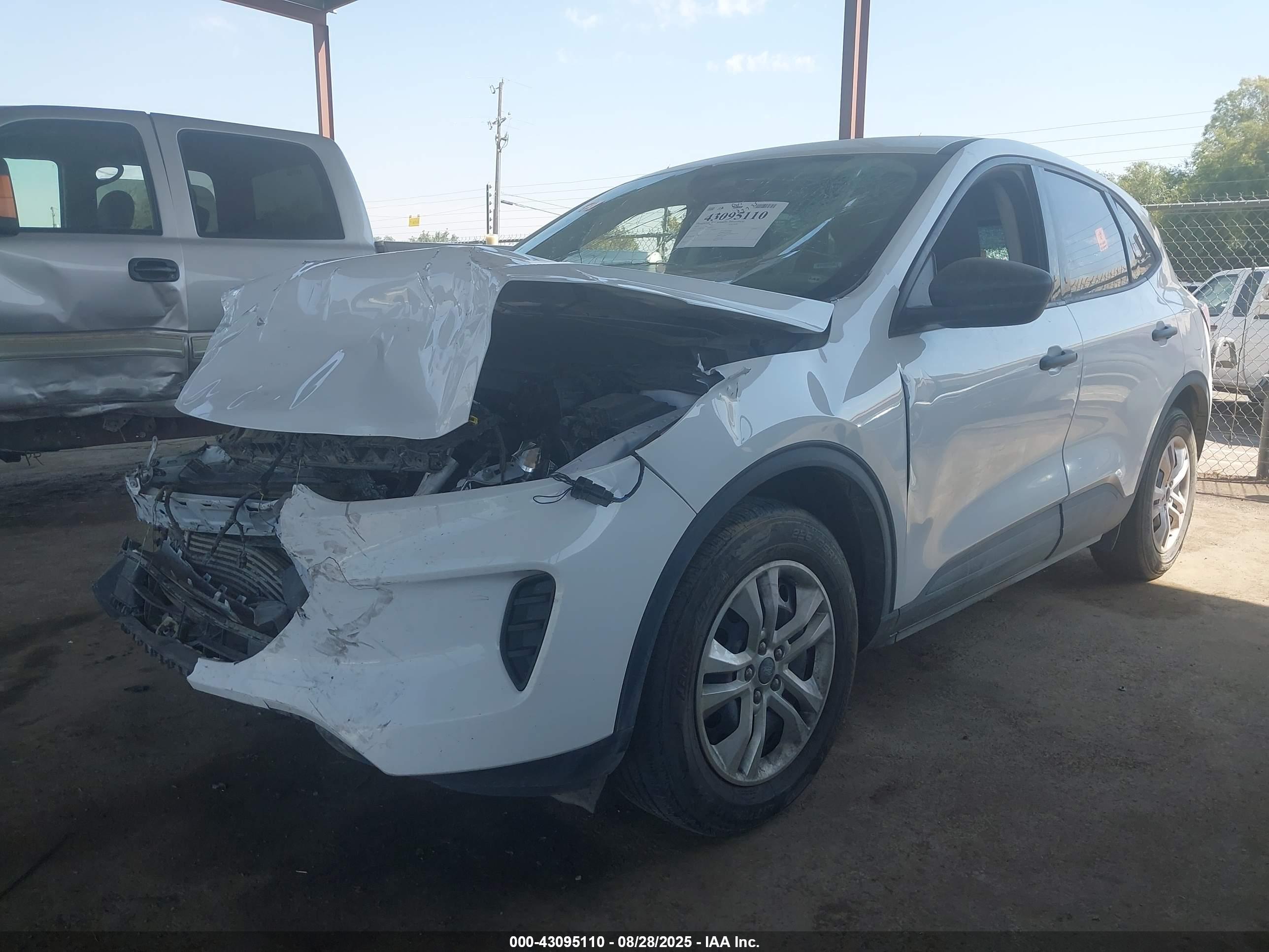 FORD ESCAPE image 2