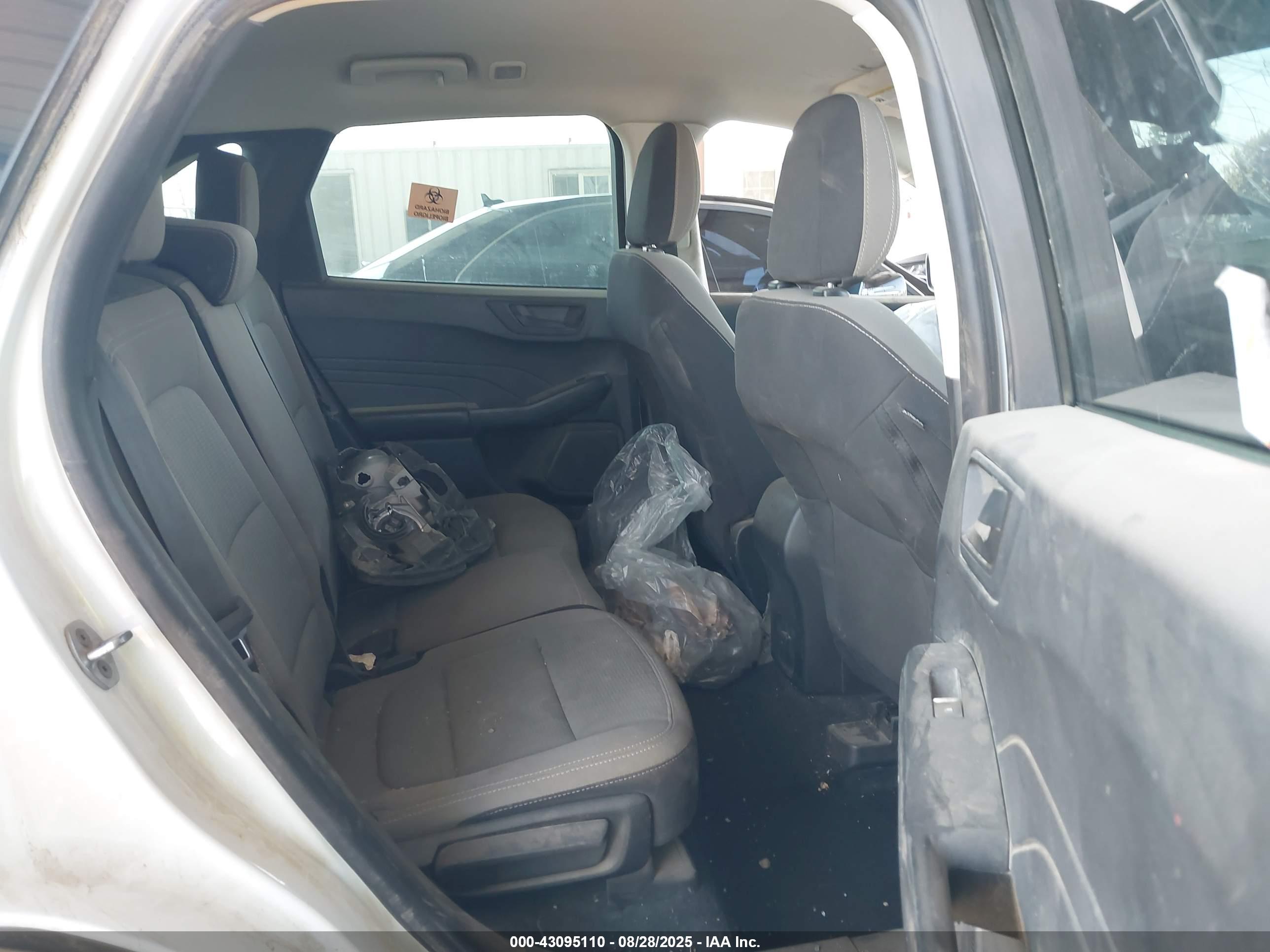 FORD ESCAPE image 8