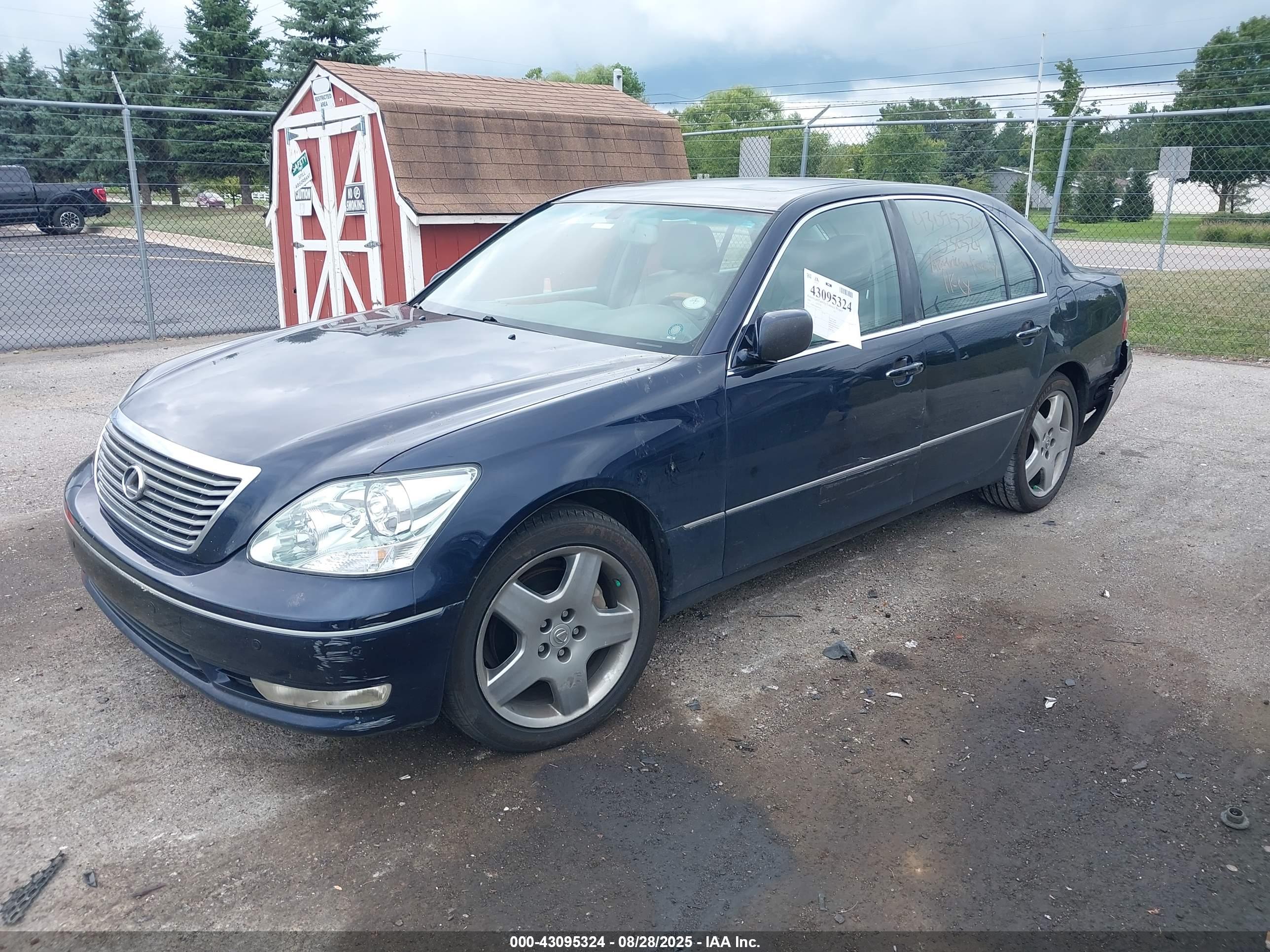 LEXUS LS image 2