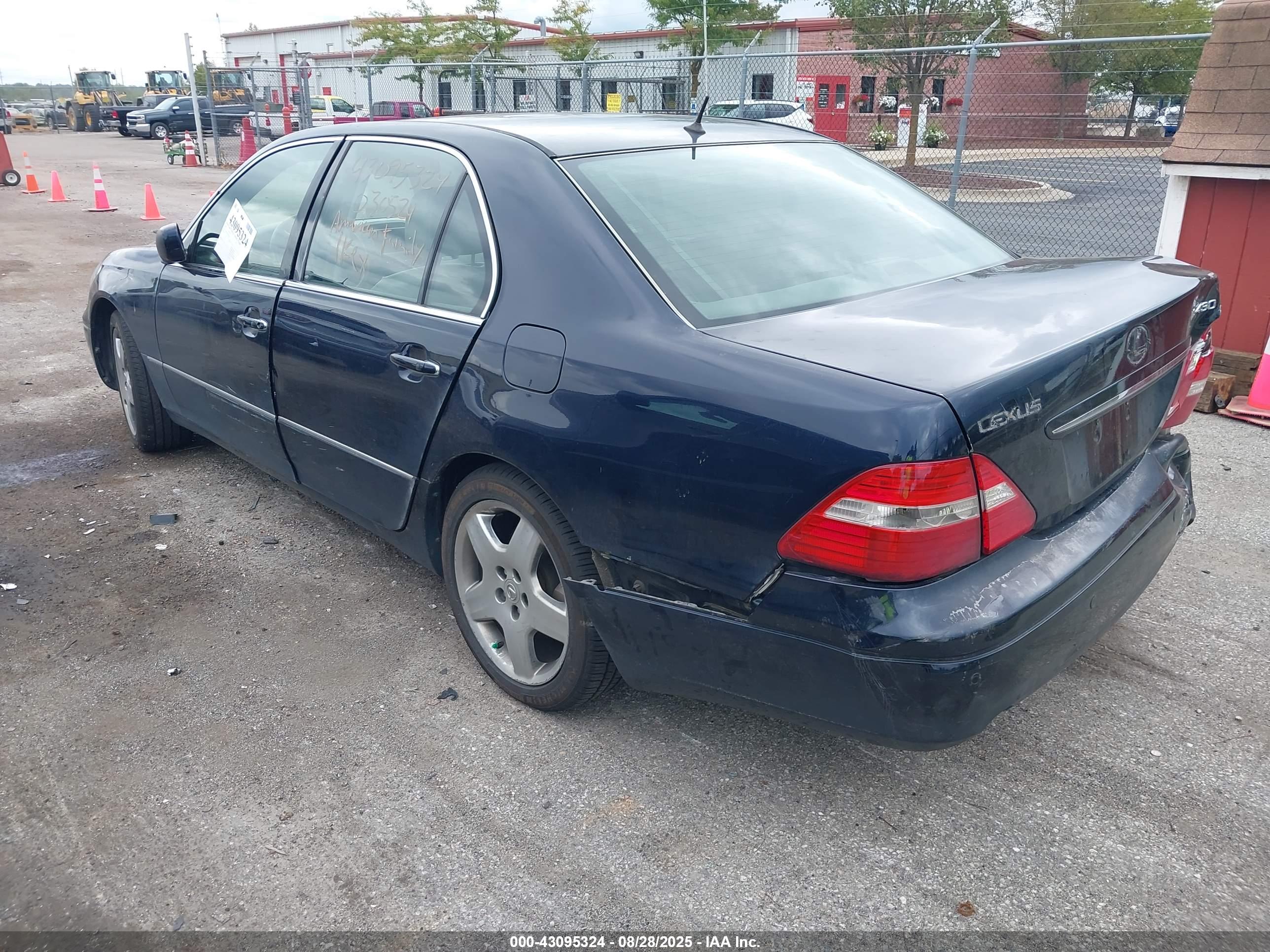 LEXUS LS image 3