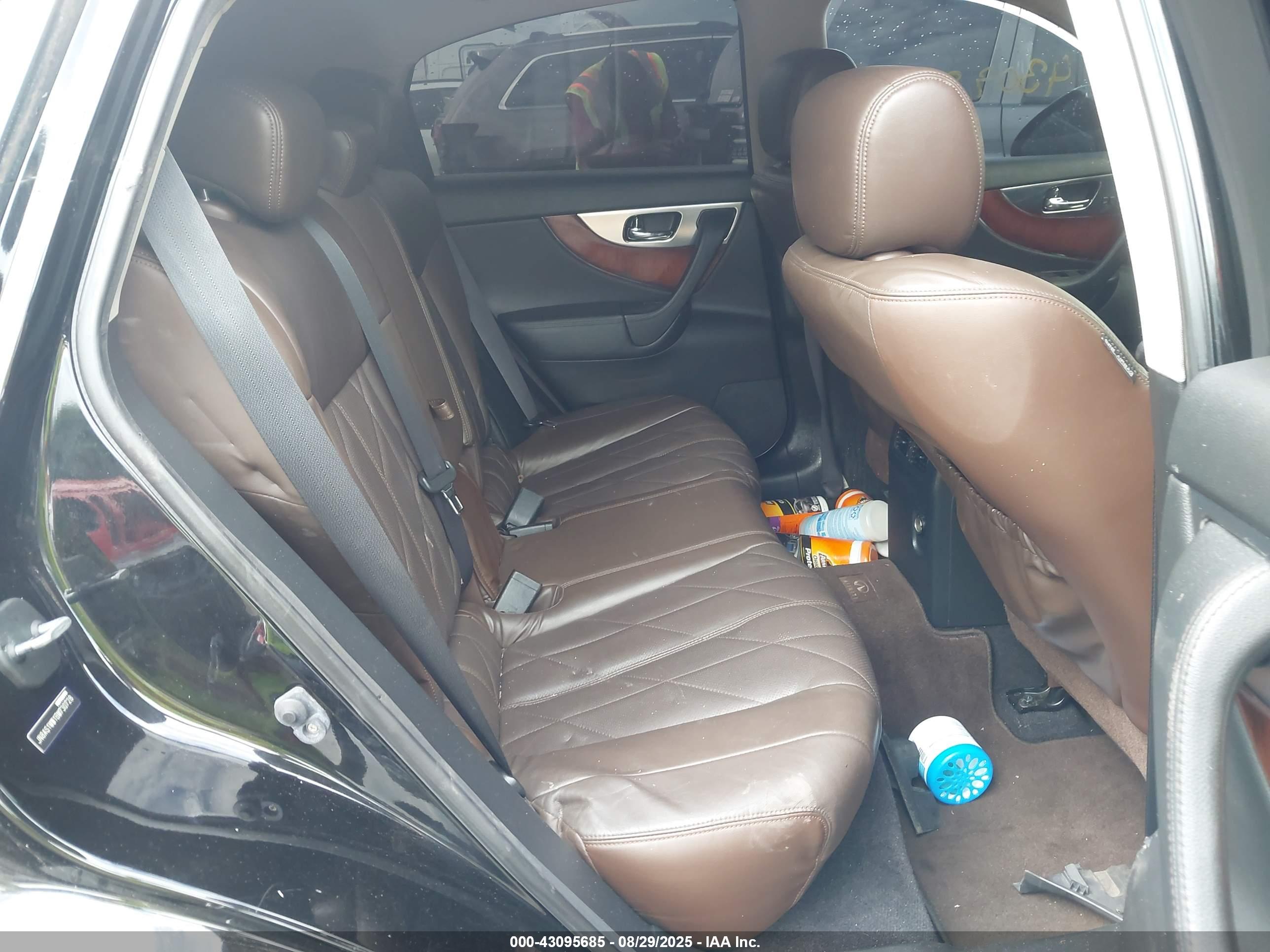 INFINITI FX35 image 8