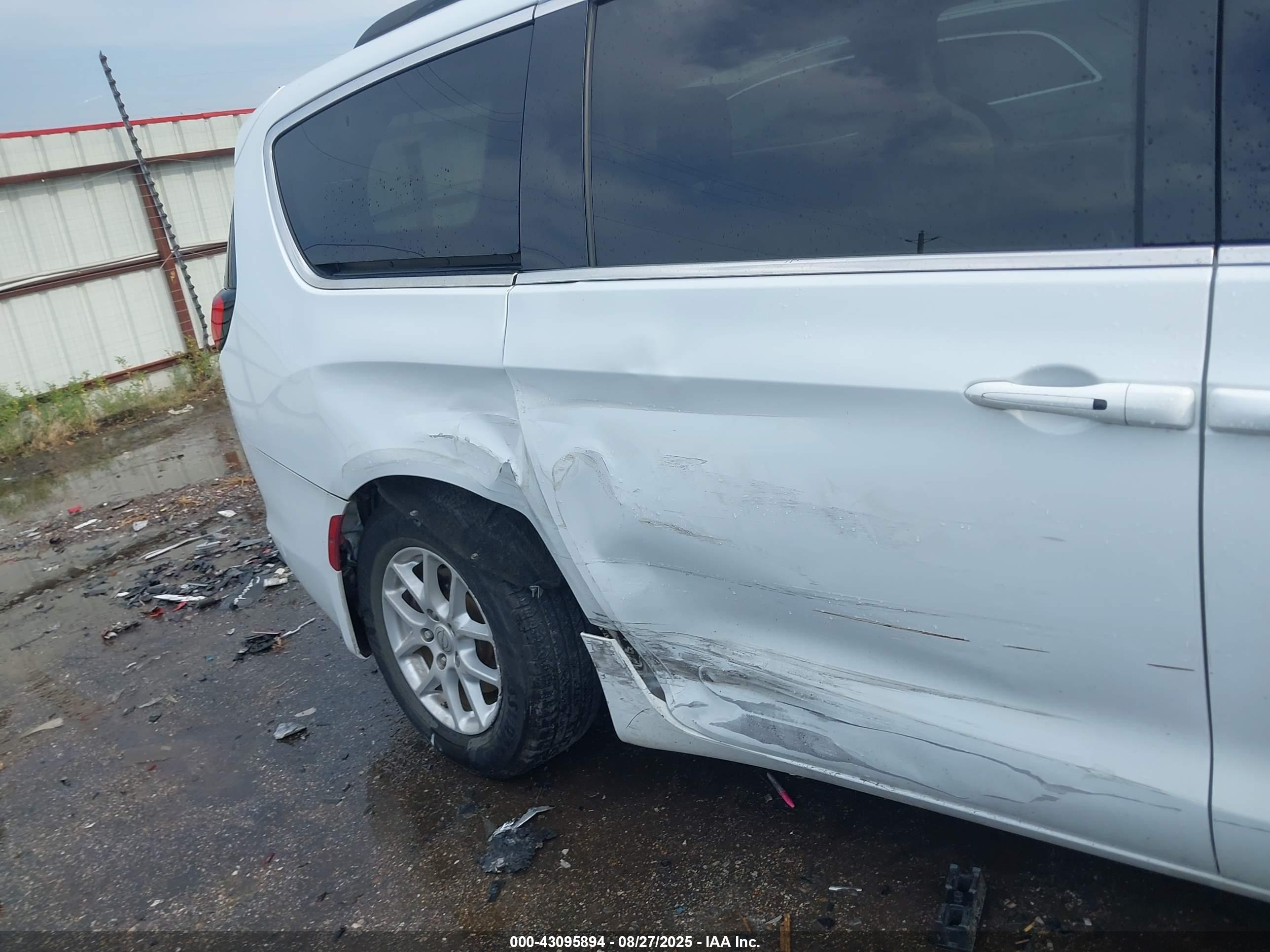 CHRYSLER VOYAGER image 6