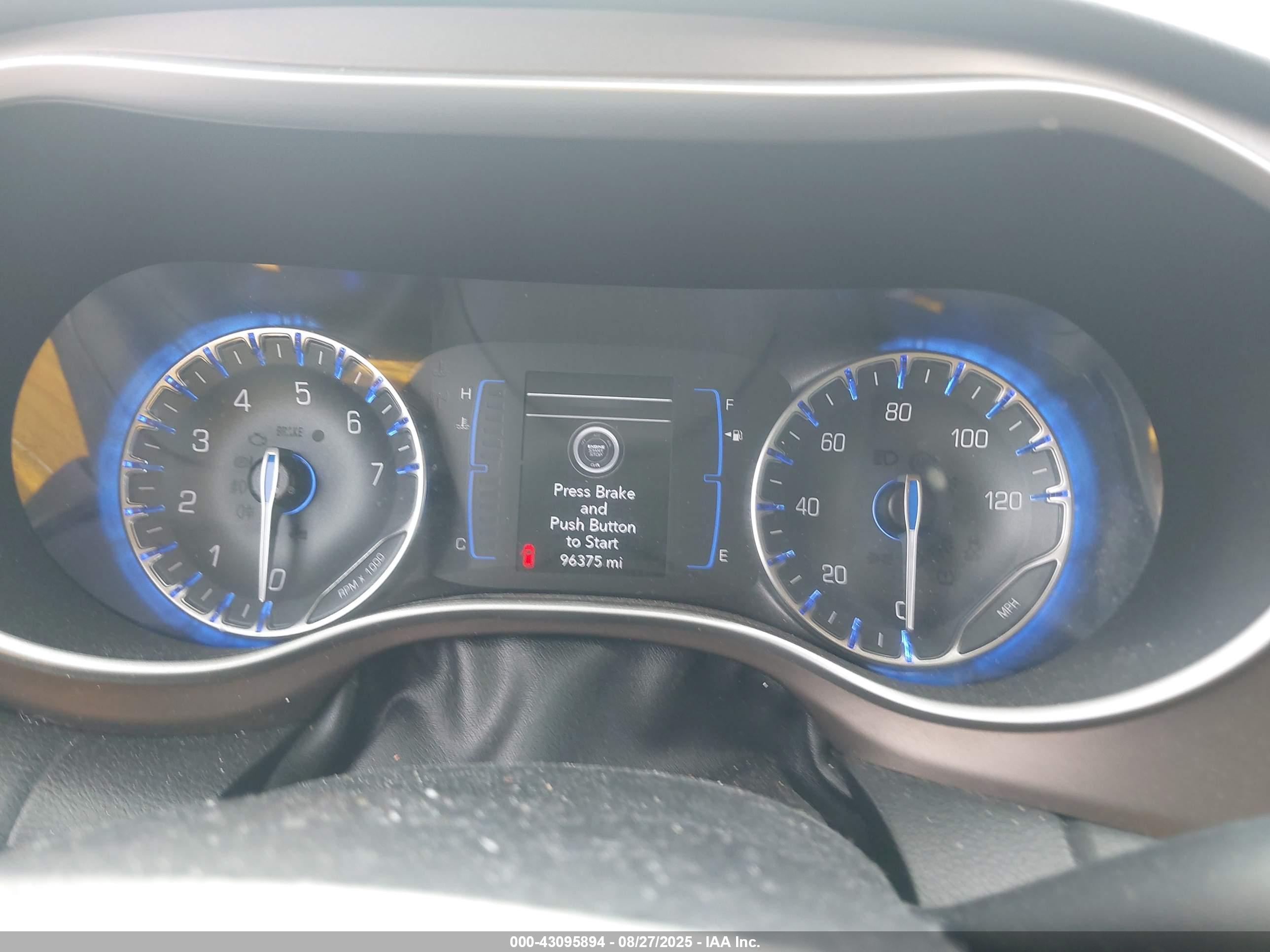 CHRYSLER VOYAGER image 7