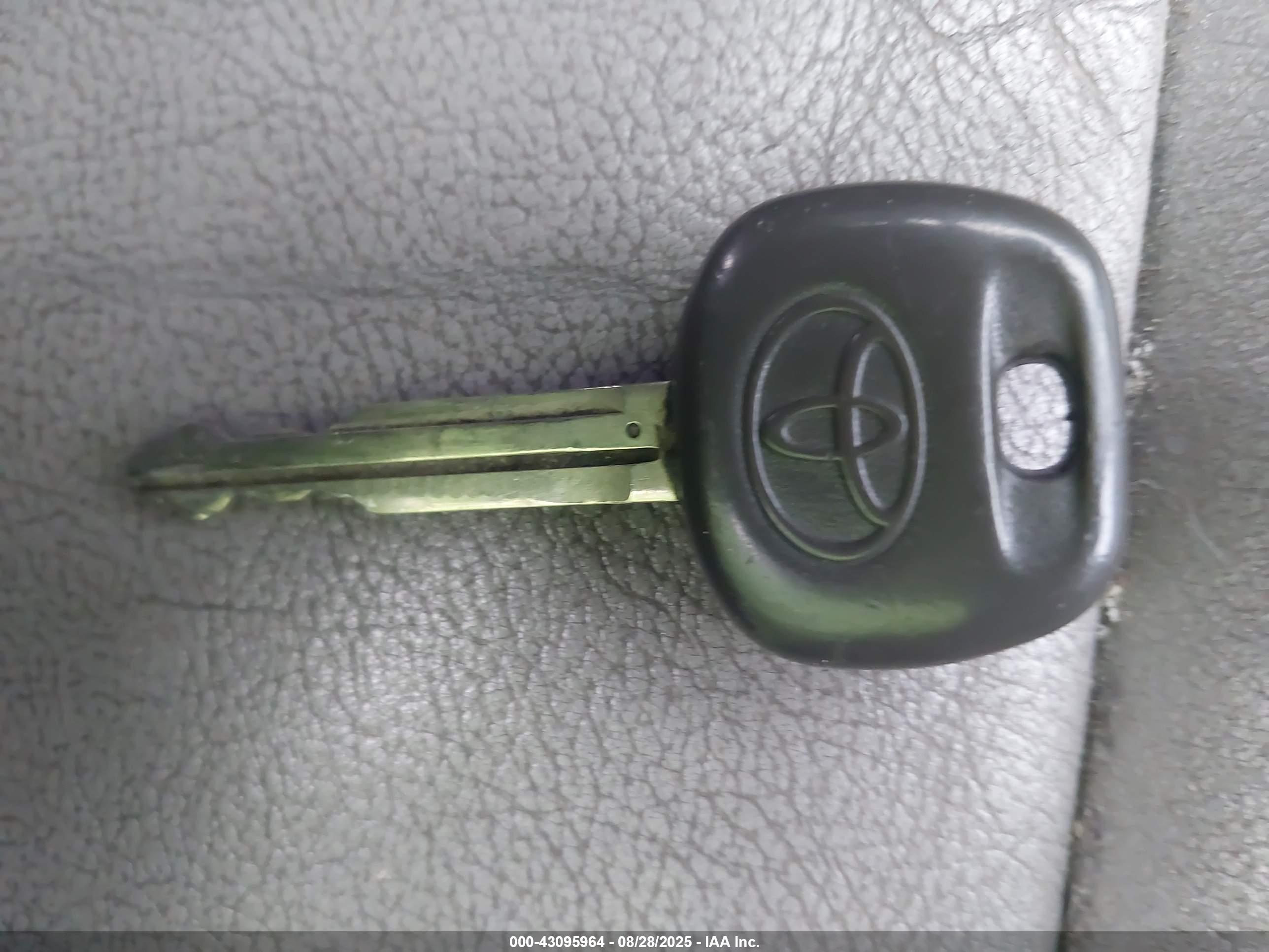 TOYOTA SEQUOIA image 11