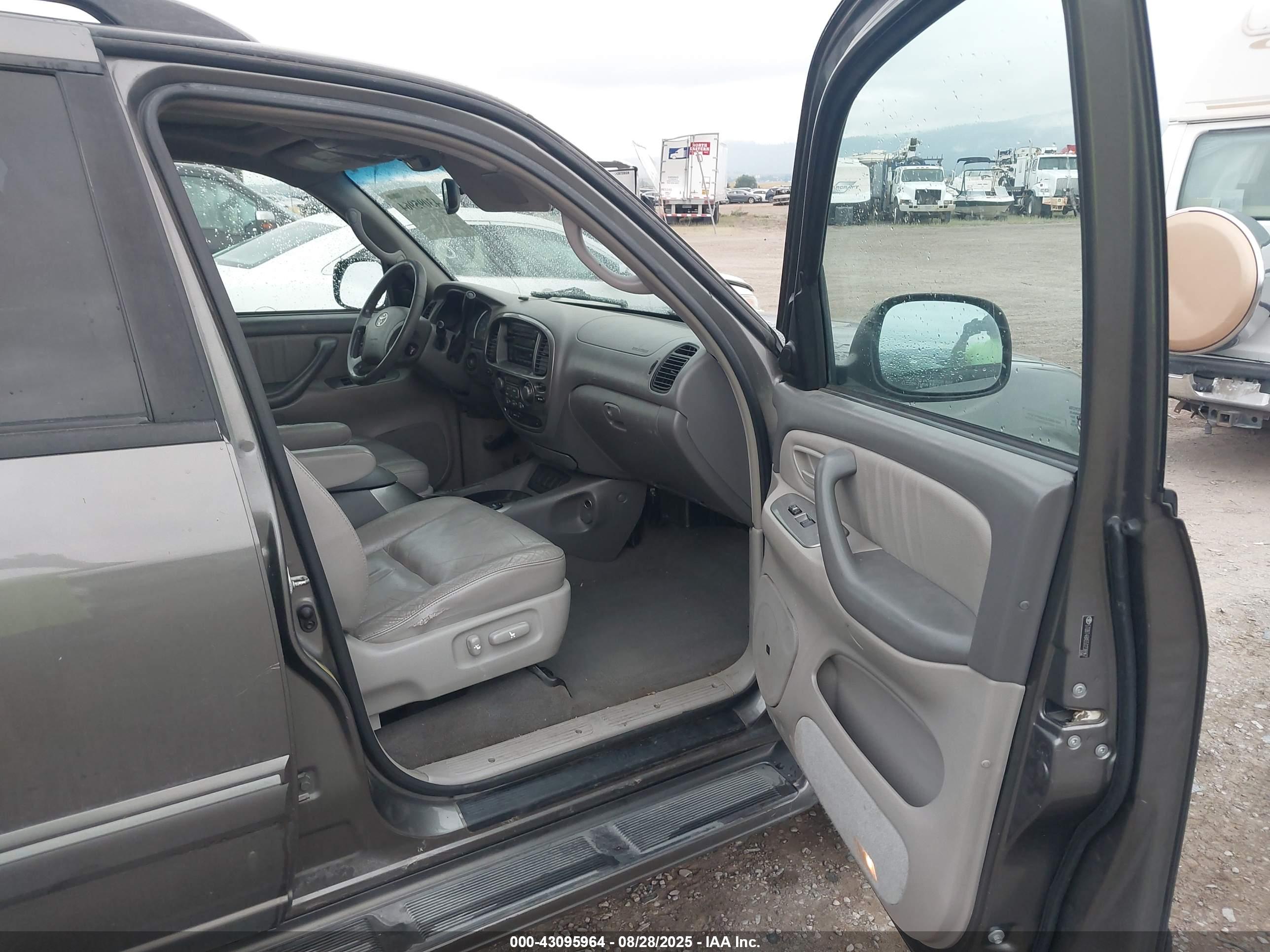 TOYOTA SEQUOIA image 5