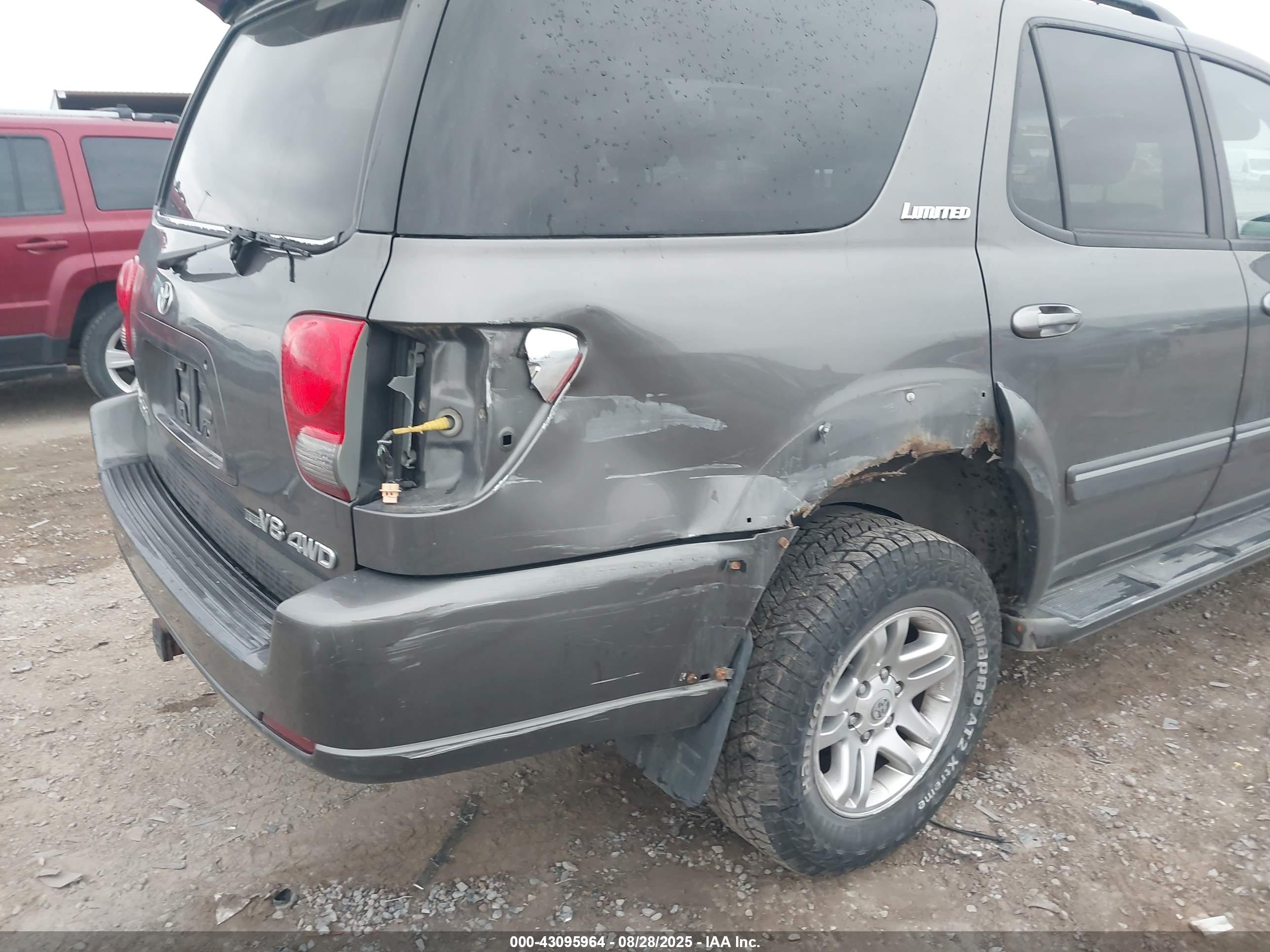 TOYOTA SEQUOIA image 6