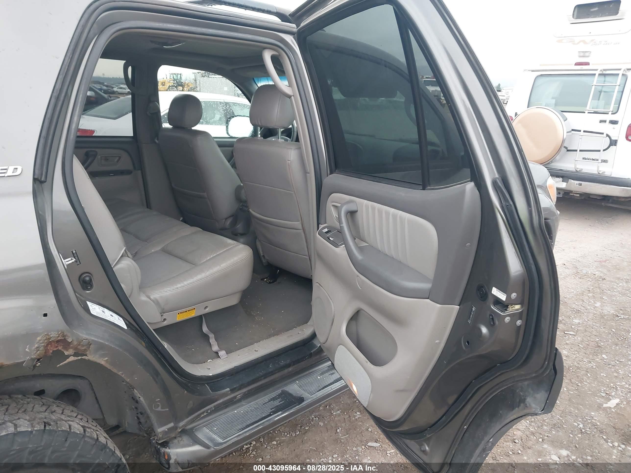 TOYOTA SEQUOIA image 8