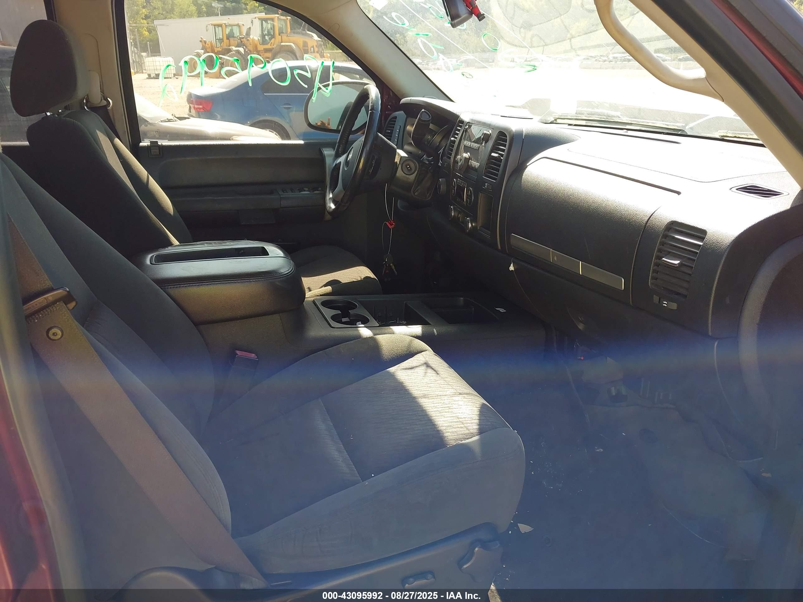 CHEVROLET SILVERADO image 5