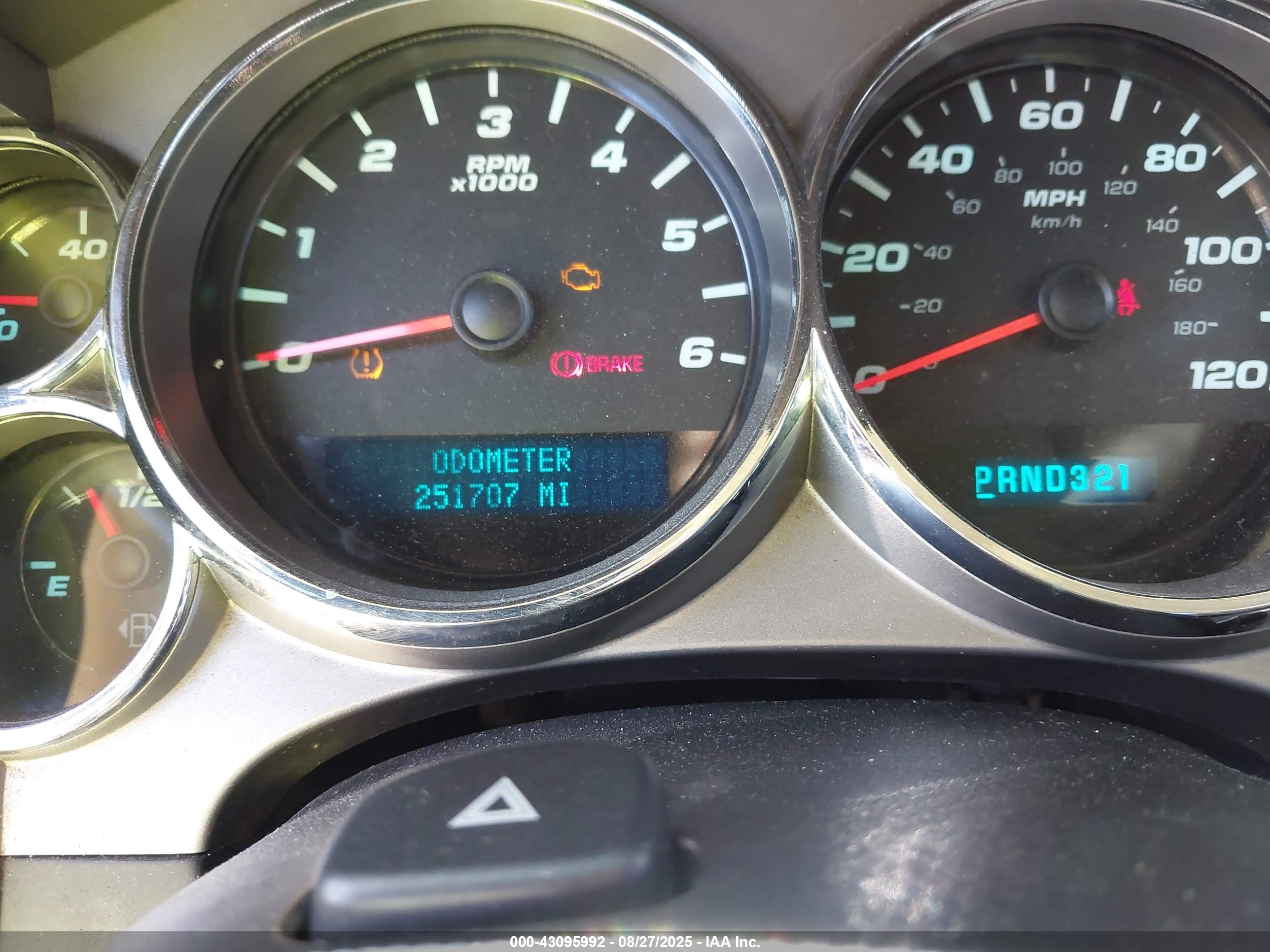CHEVROLET SILVERADO image 7