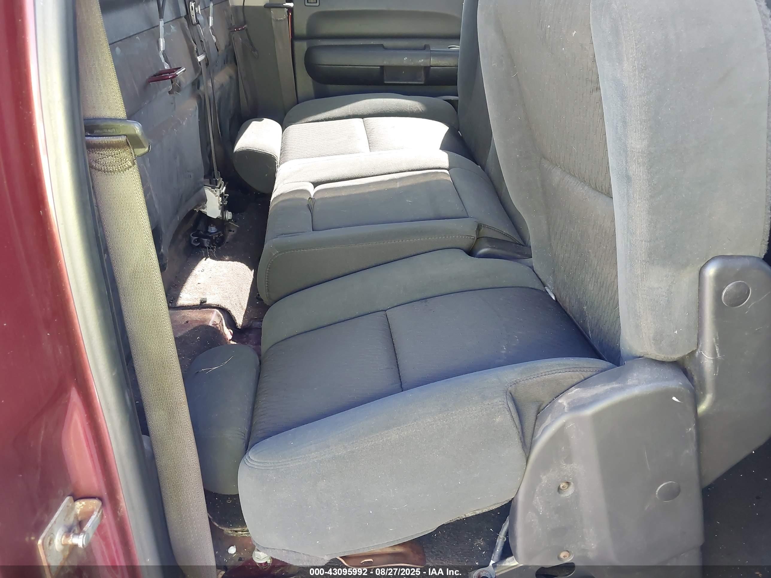 CHEVROLET SILVERADO image 8
