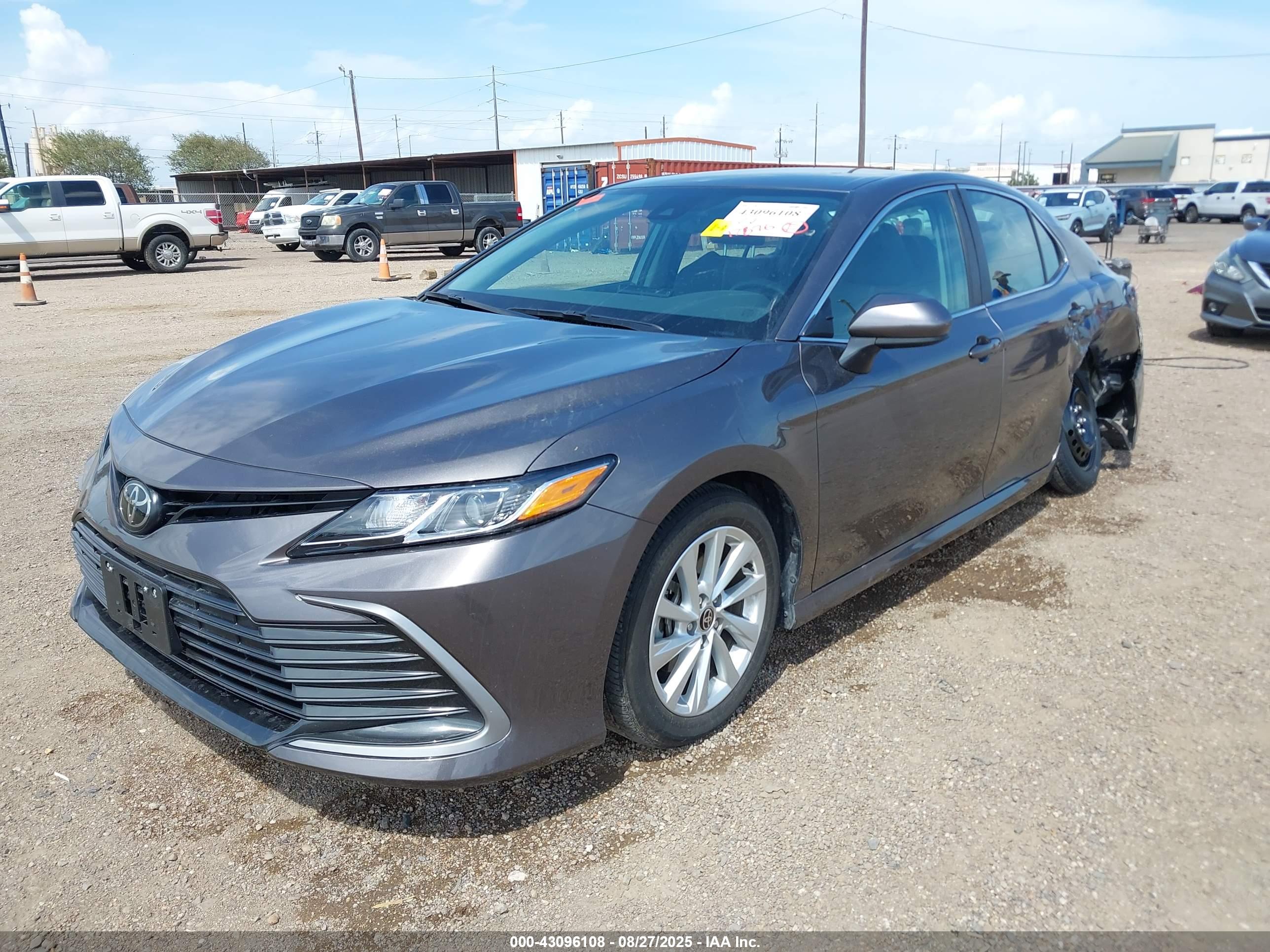 TOYOTA CAMRY image 2