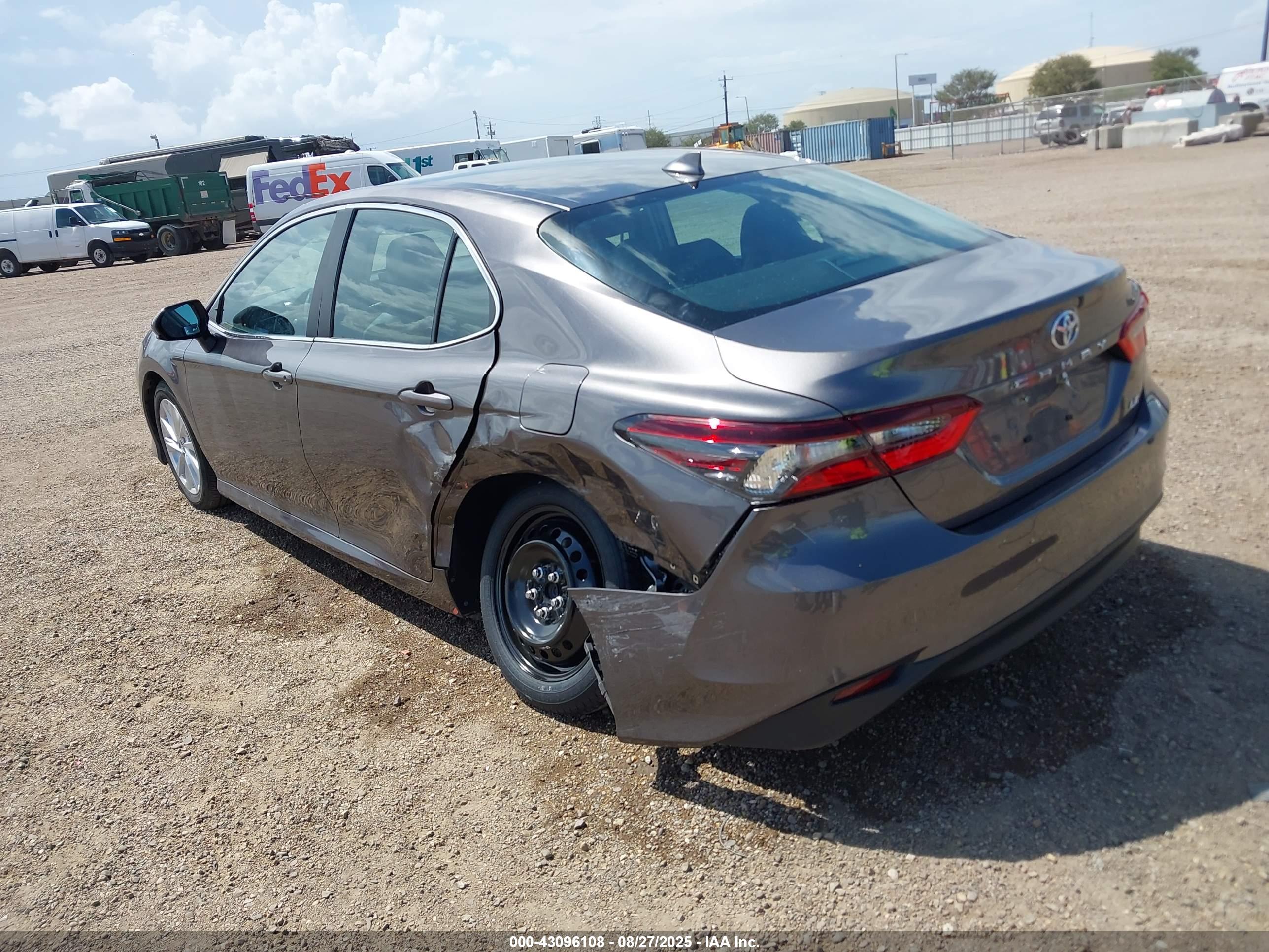 TOYOTA CAMRY image 3