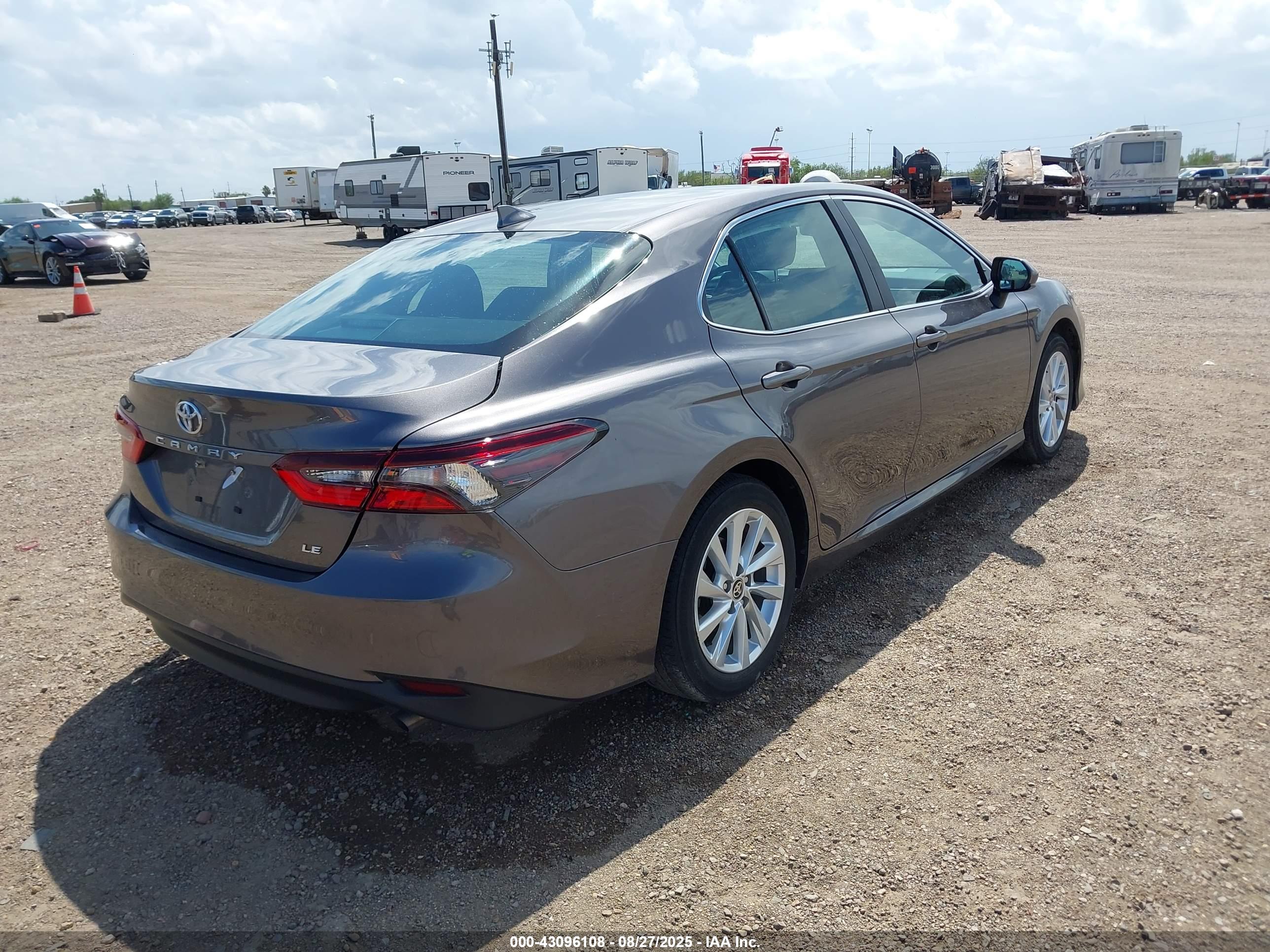 TOYOTA CAMRY image 4