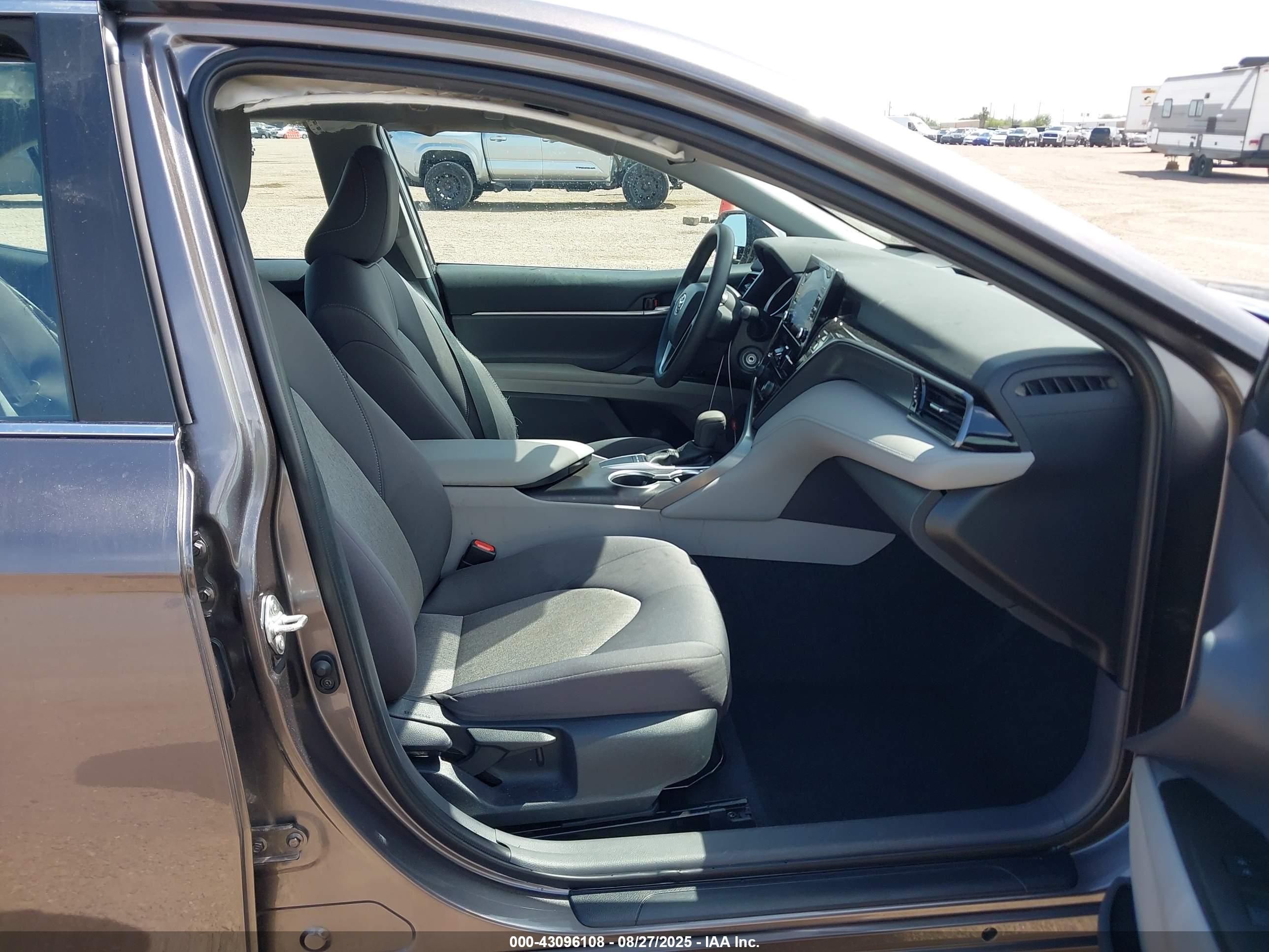 TOYOTA CAMRY image 5