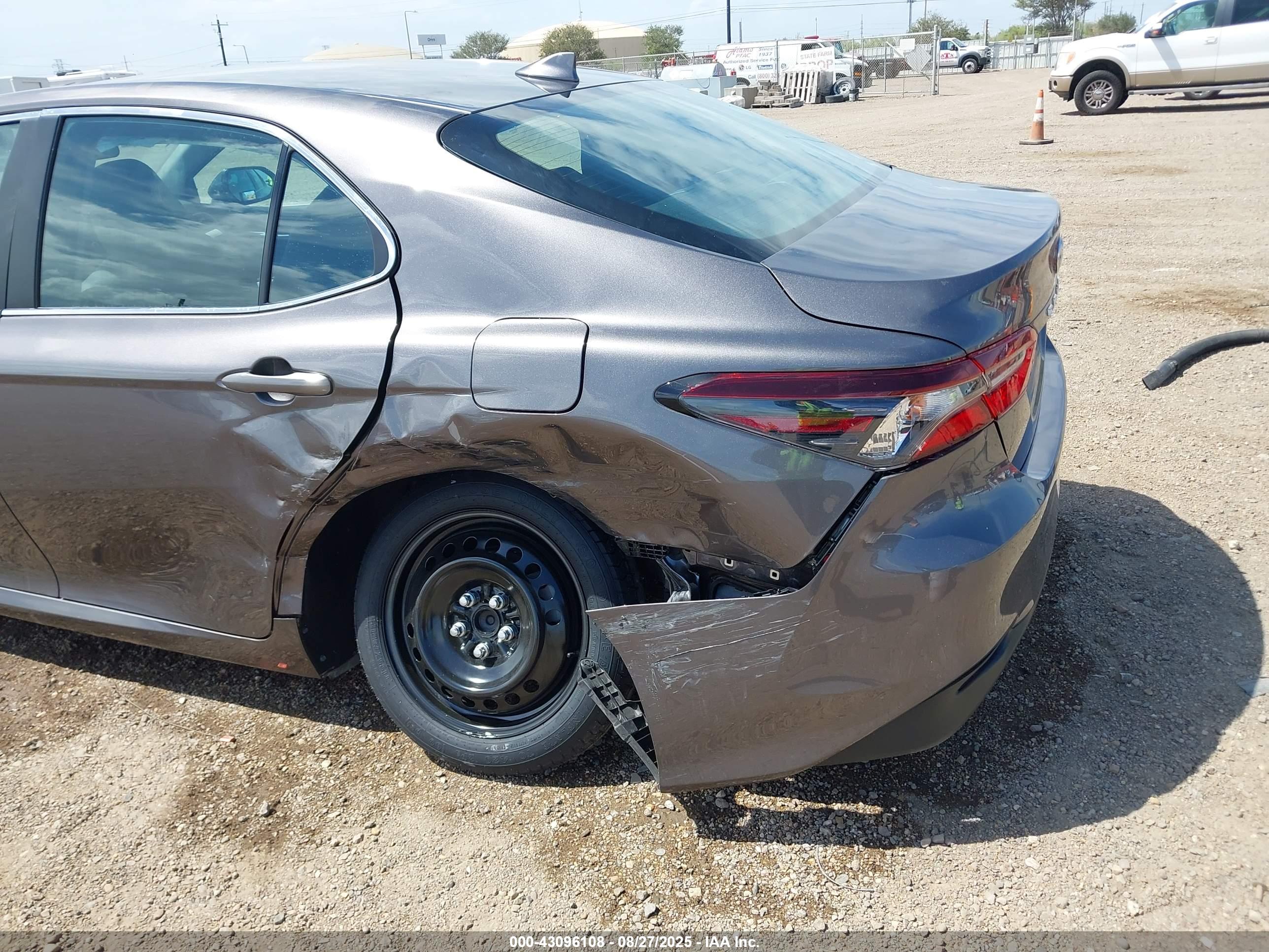 TOYOTA CAMRY image 6
