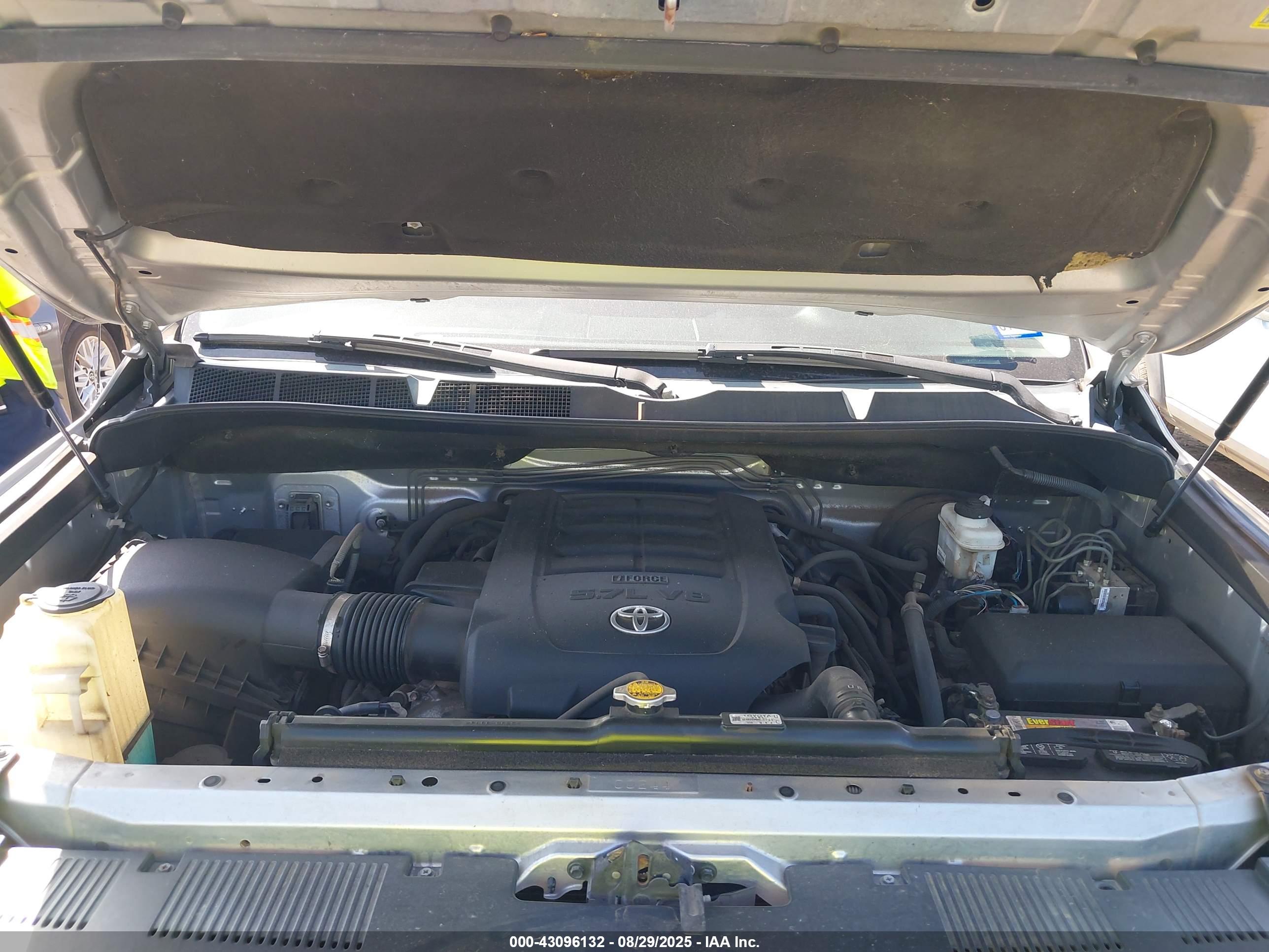TOYOTA TUNDRA image 10