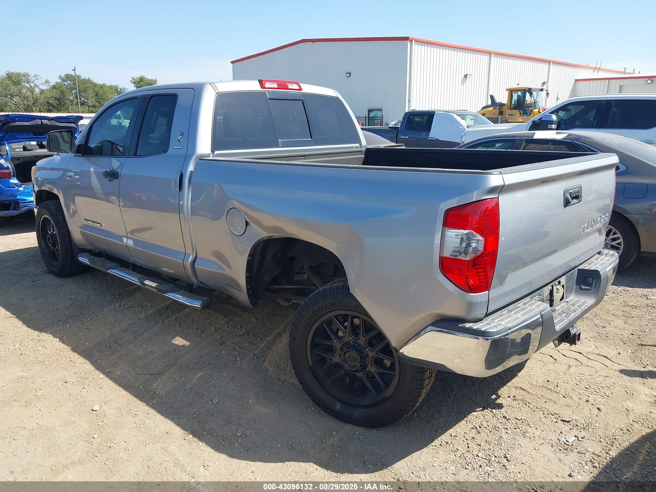 TOYOTA TUNDRA image 3