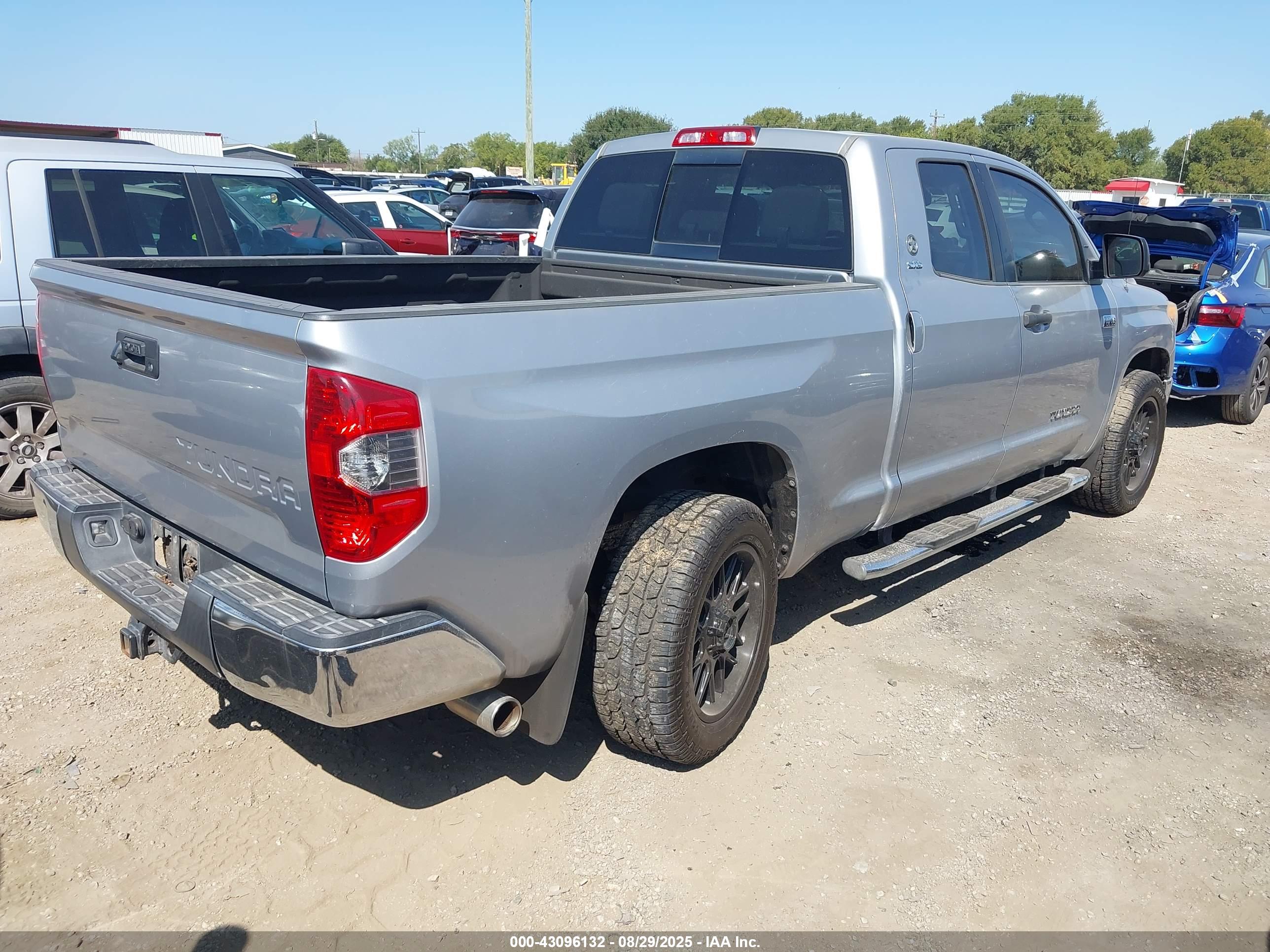 TOYOTA TUNDRA image 4