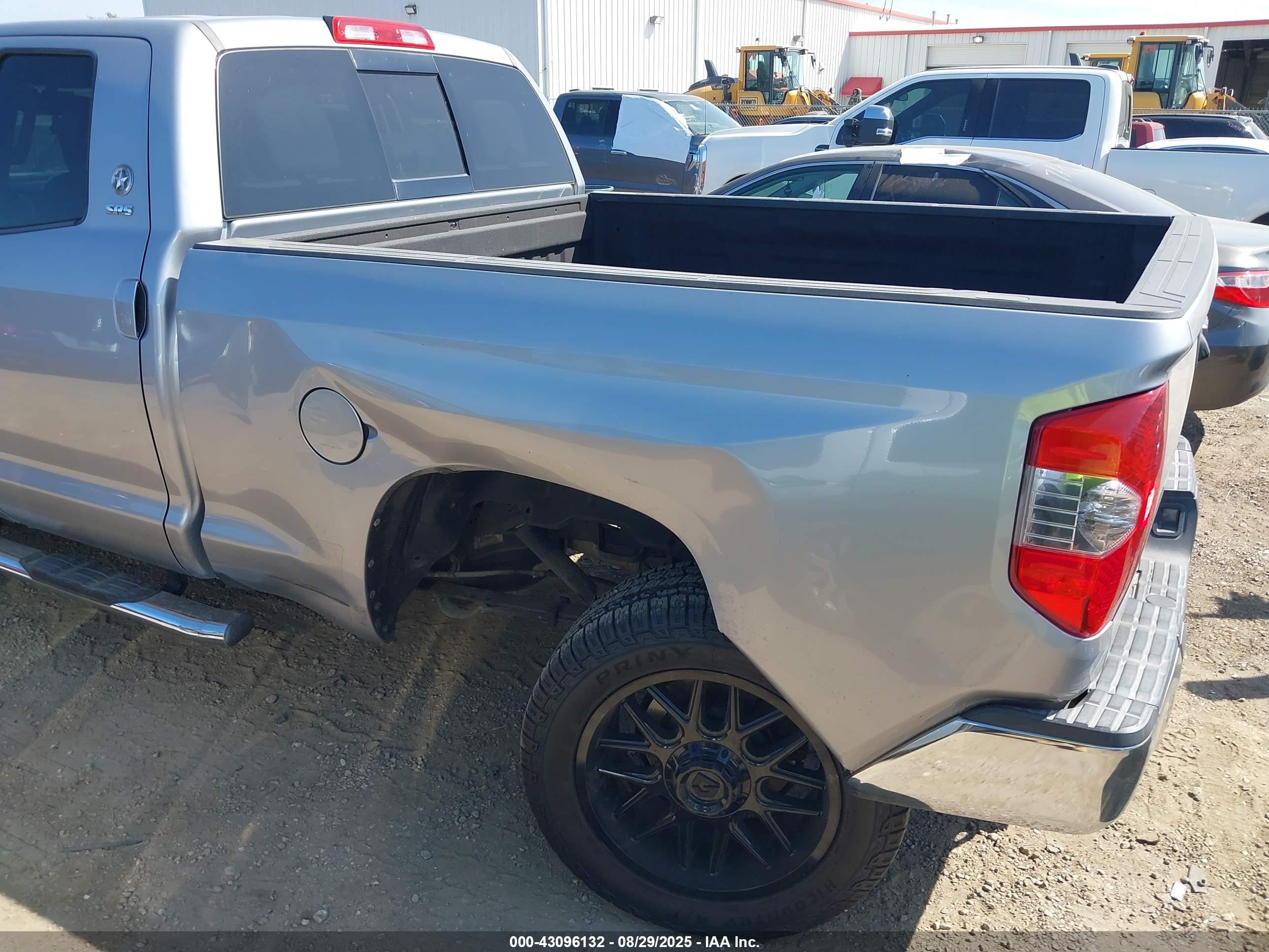 TOYOTA TUNDRA image 6