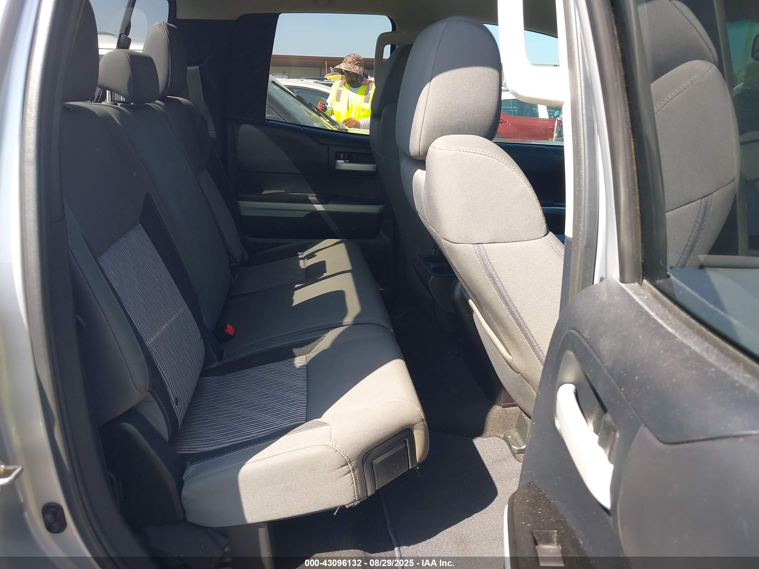 TOYOTA TUNDRA image 8