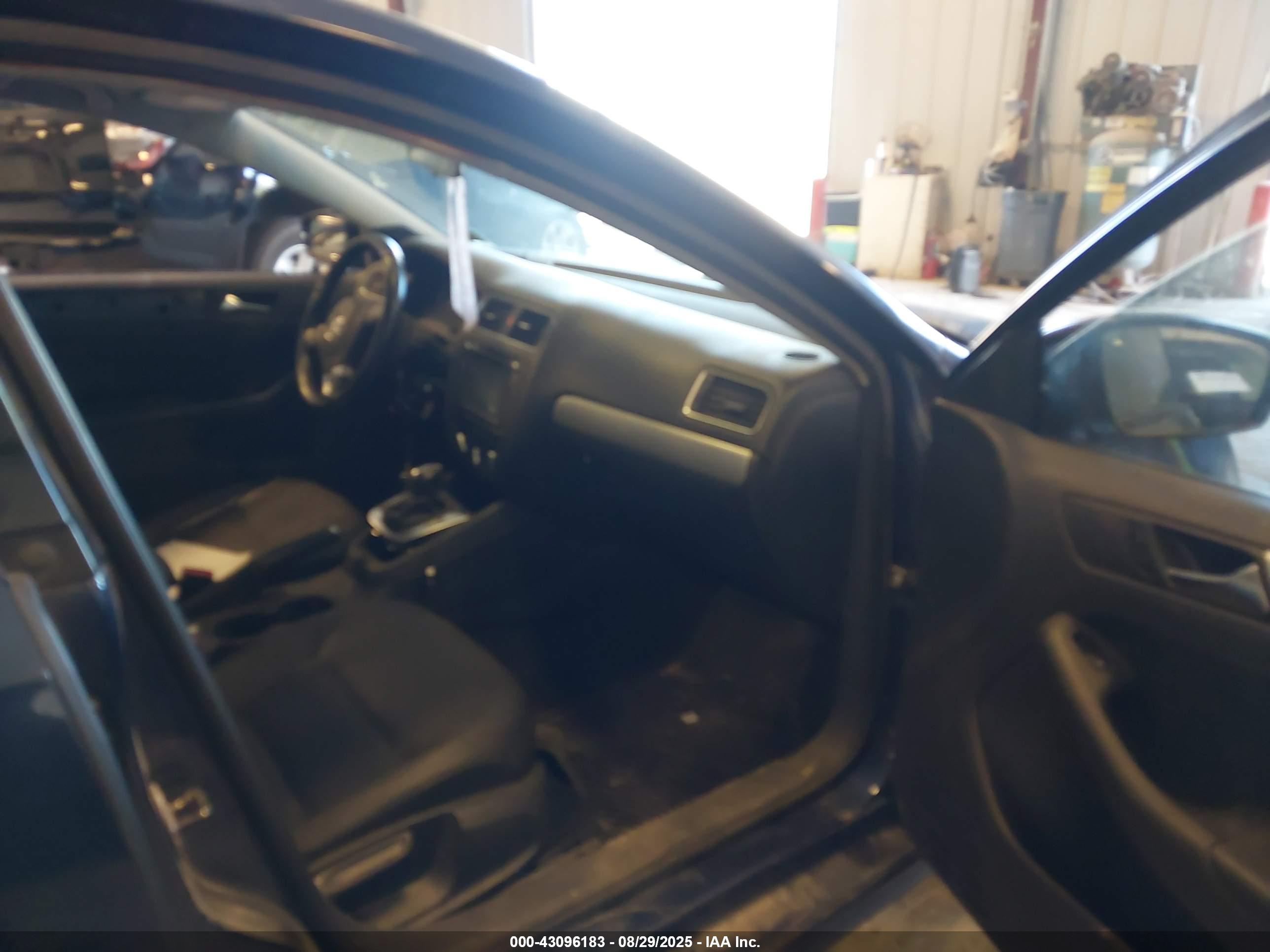 VOLKSWAGEN JETTA image 5