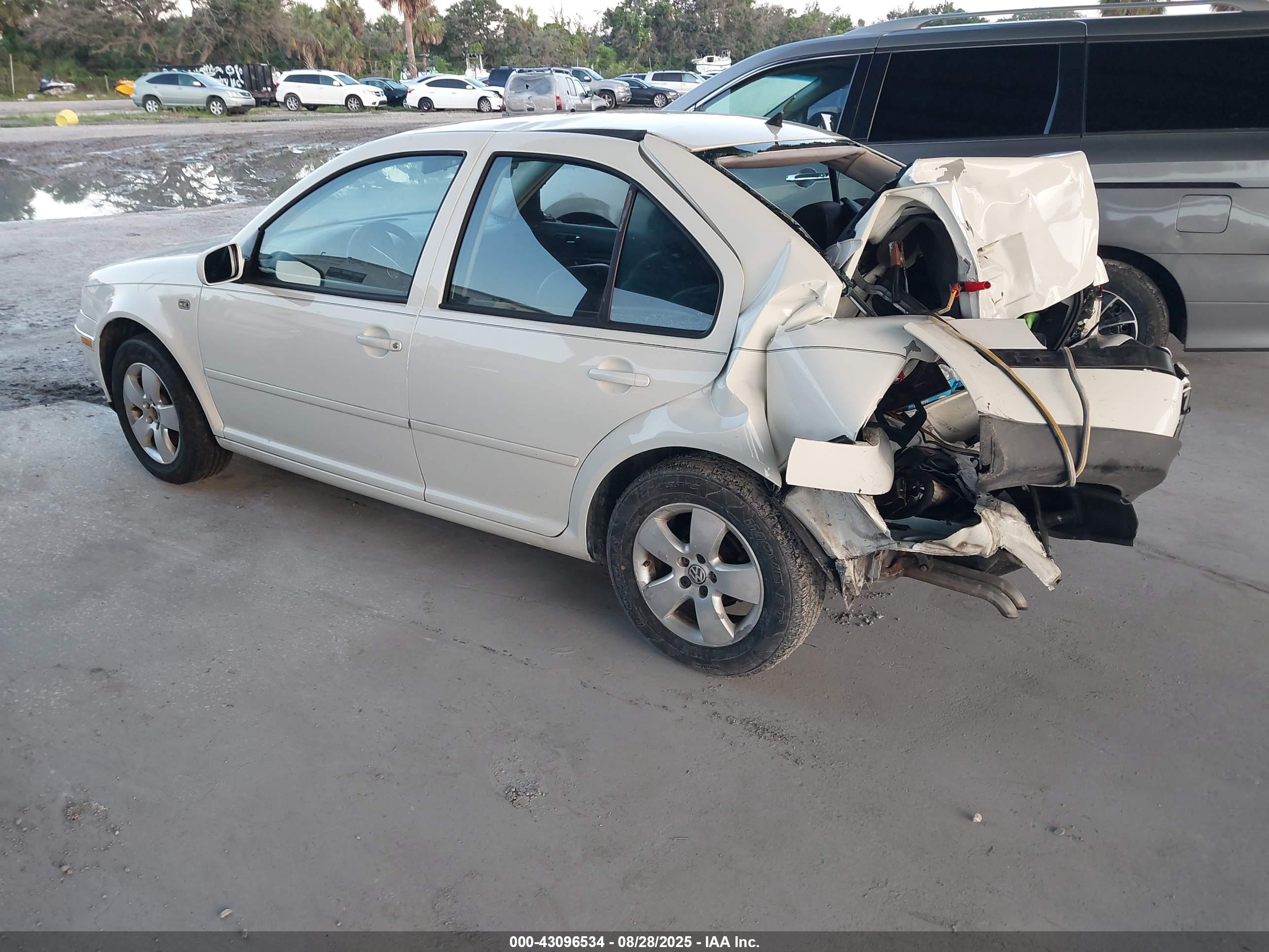 VOLKSWAGEN JETTA image 3