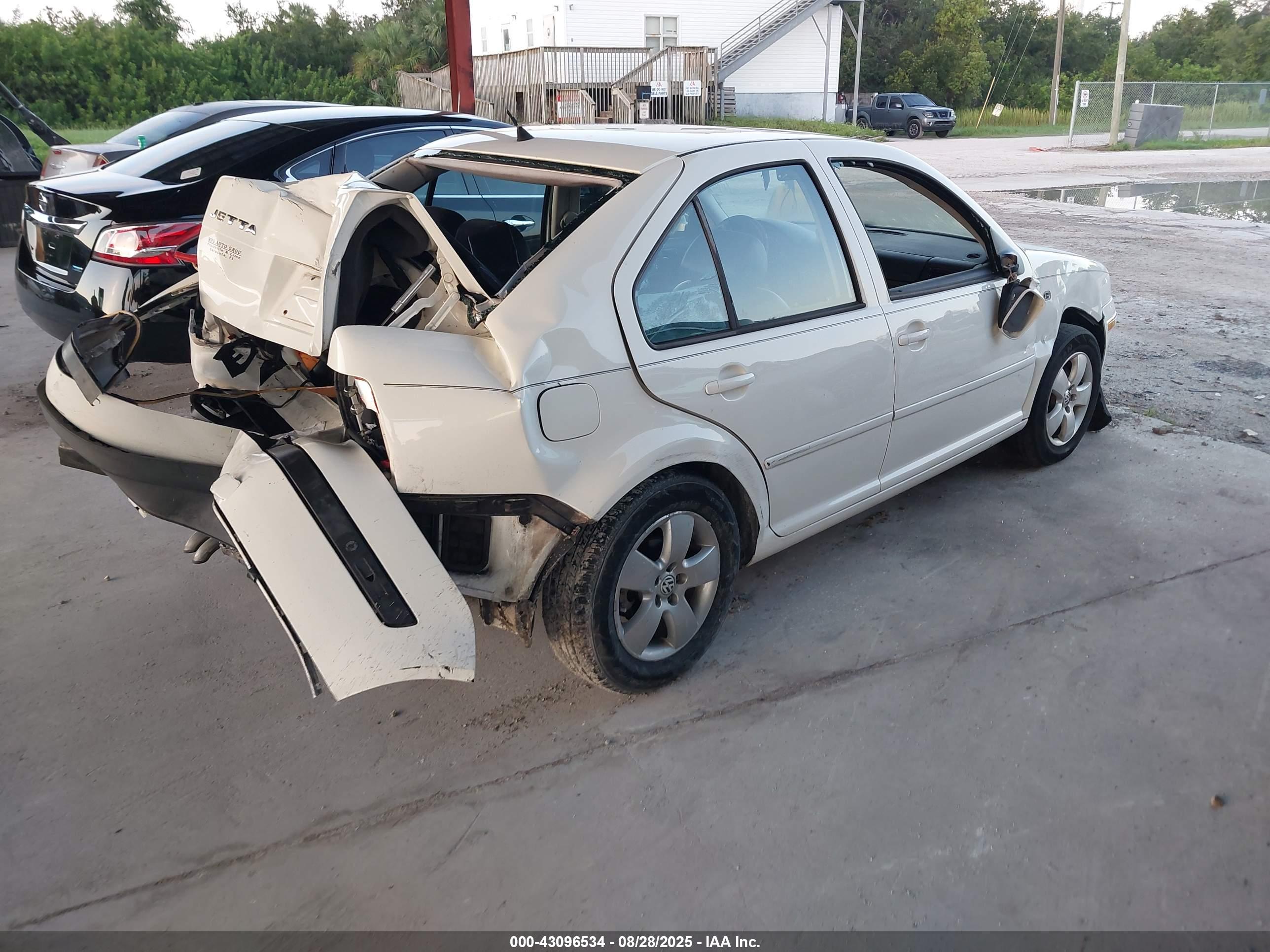 VOLKSWAGEN JETTA image 4