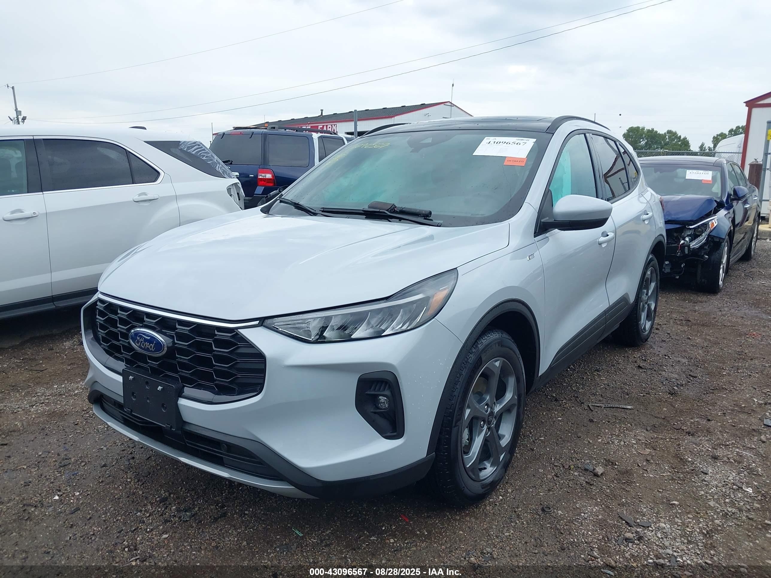 FORD ESCAPE image 2