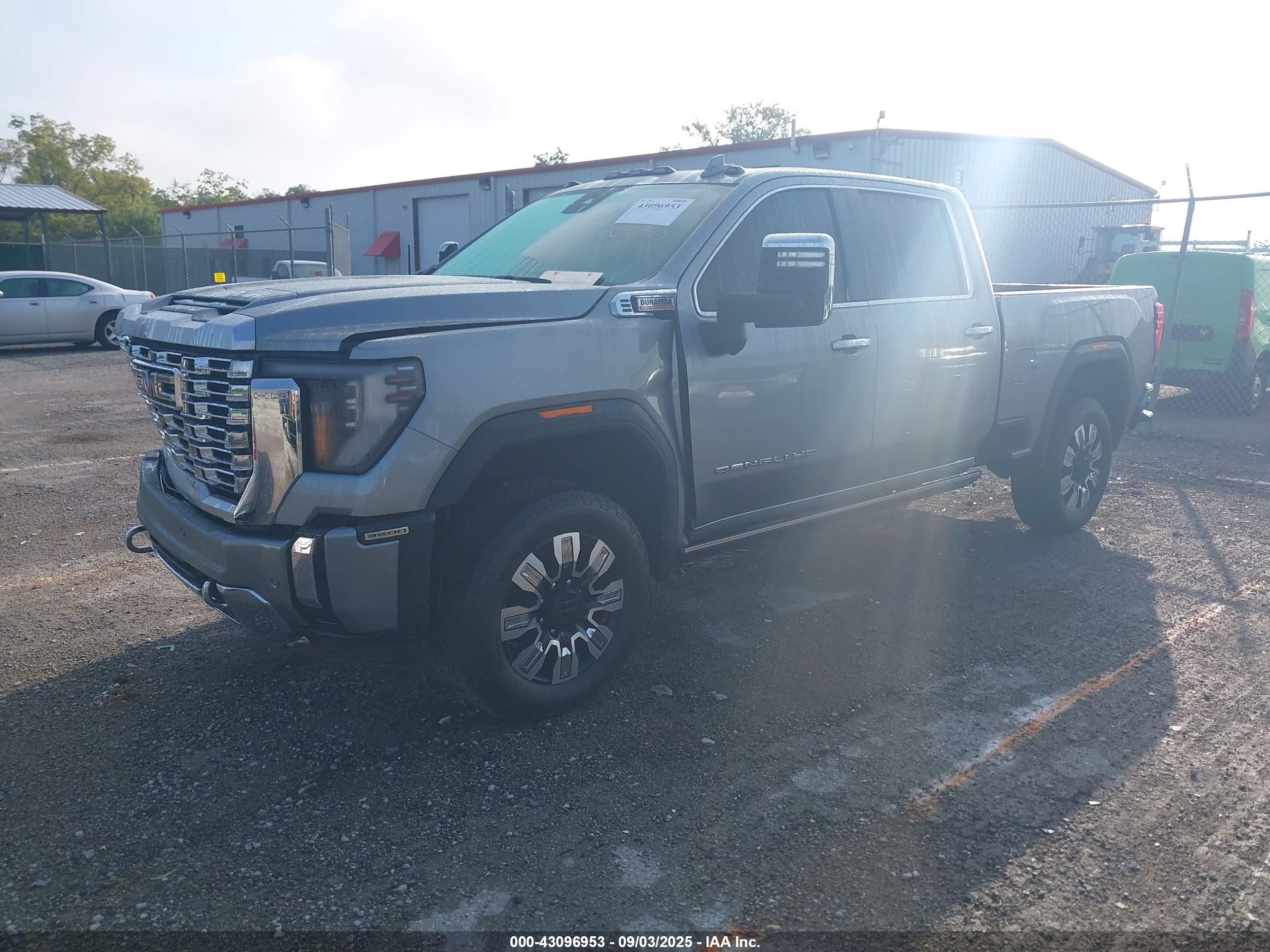 GMC SIERRA image 2
