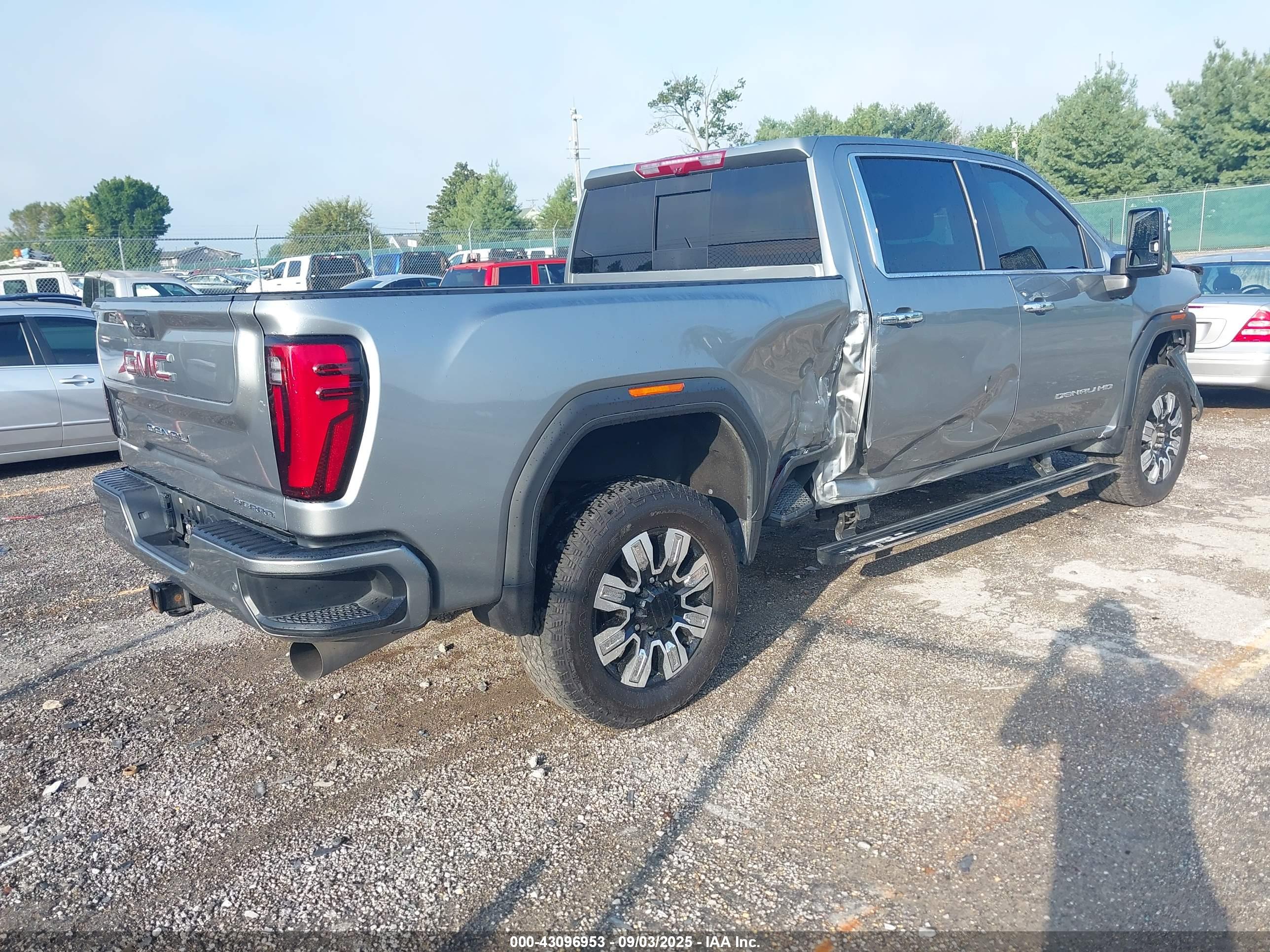 GMC SIERRA image 4