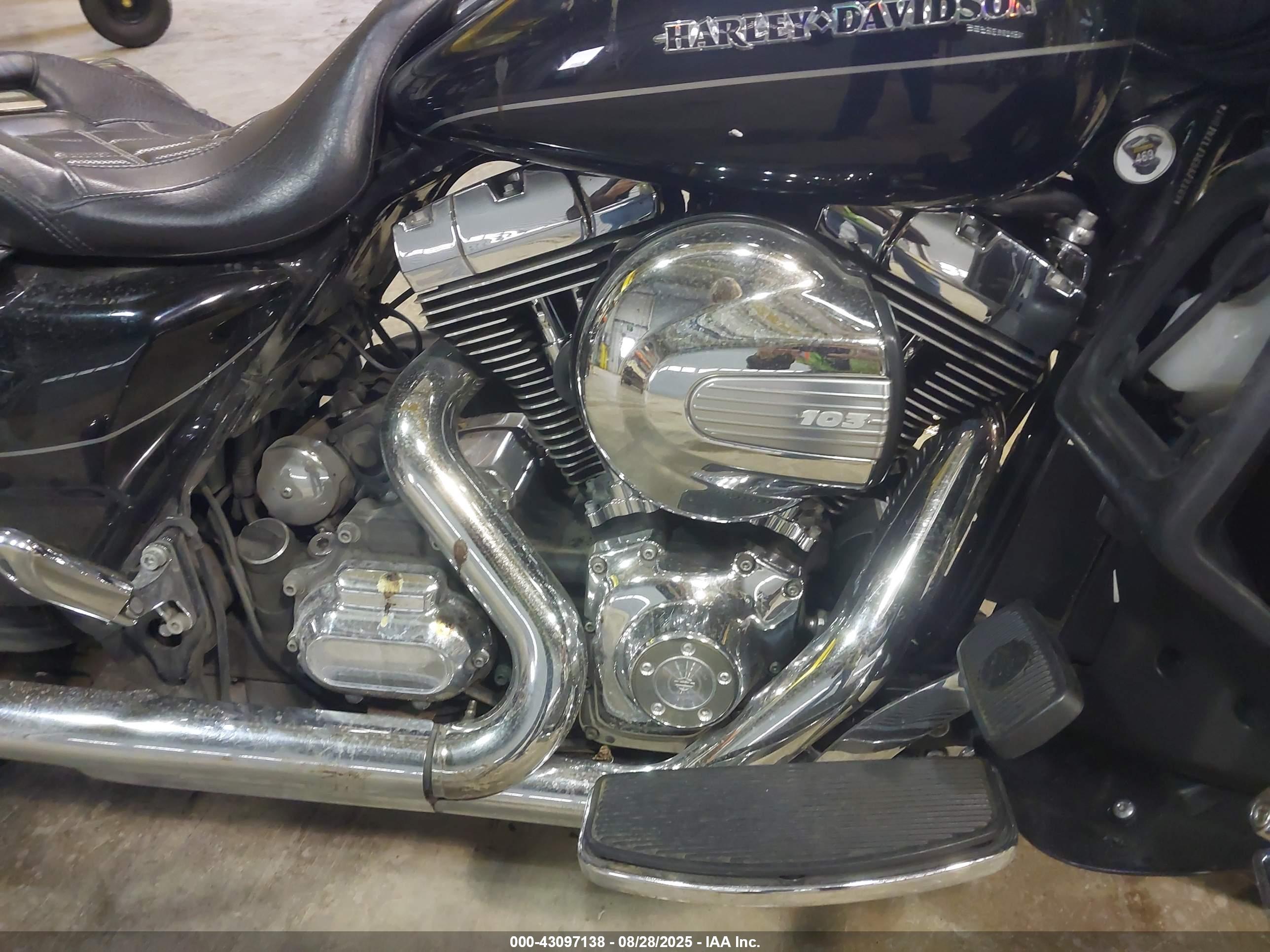 HARLEY-DAVIDSON FLHTK image 8