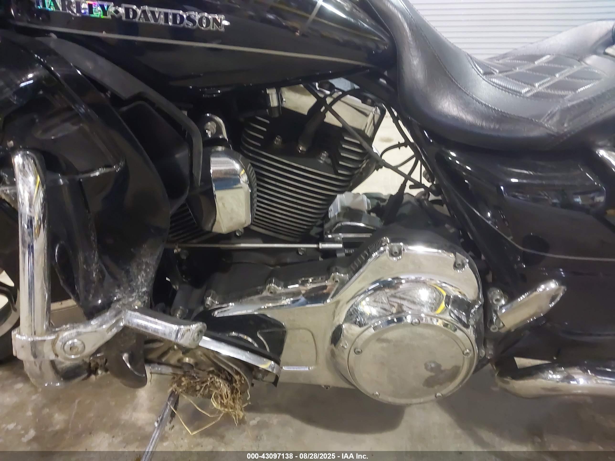 HARLEY-DAVIDSON FLHTK image 9