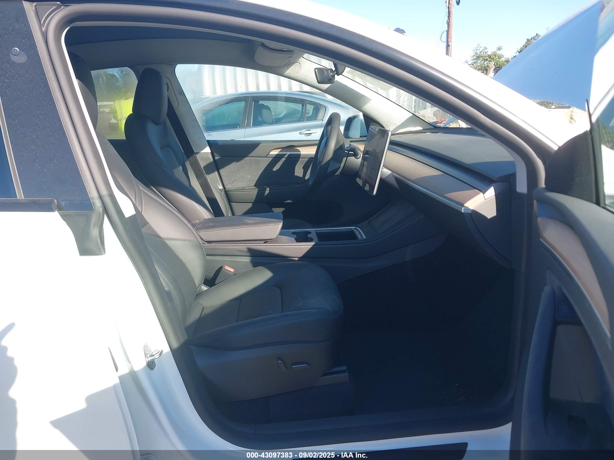 TESLA MODEL image 5