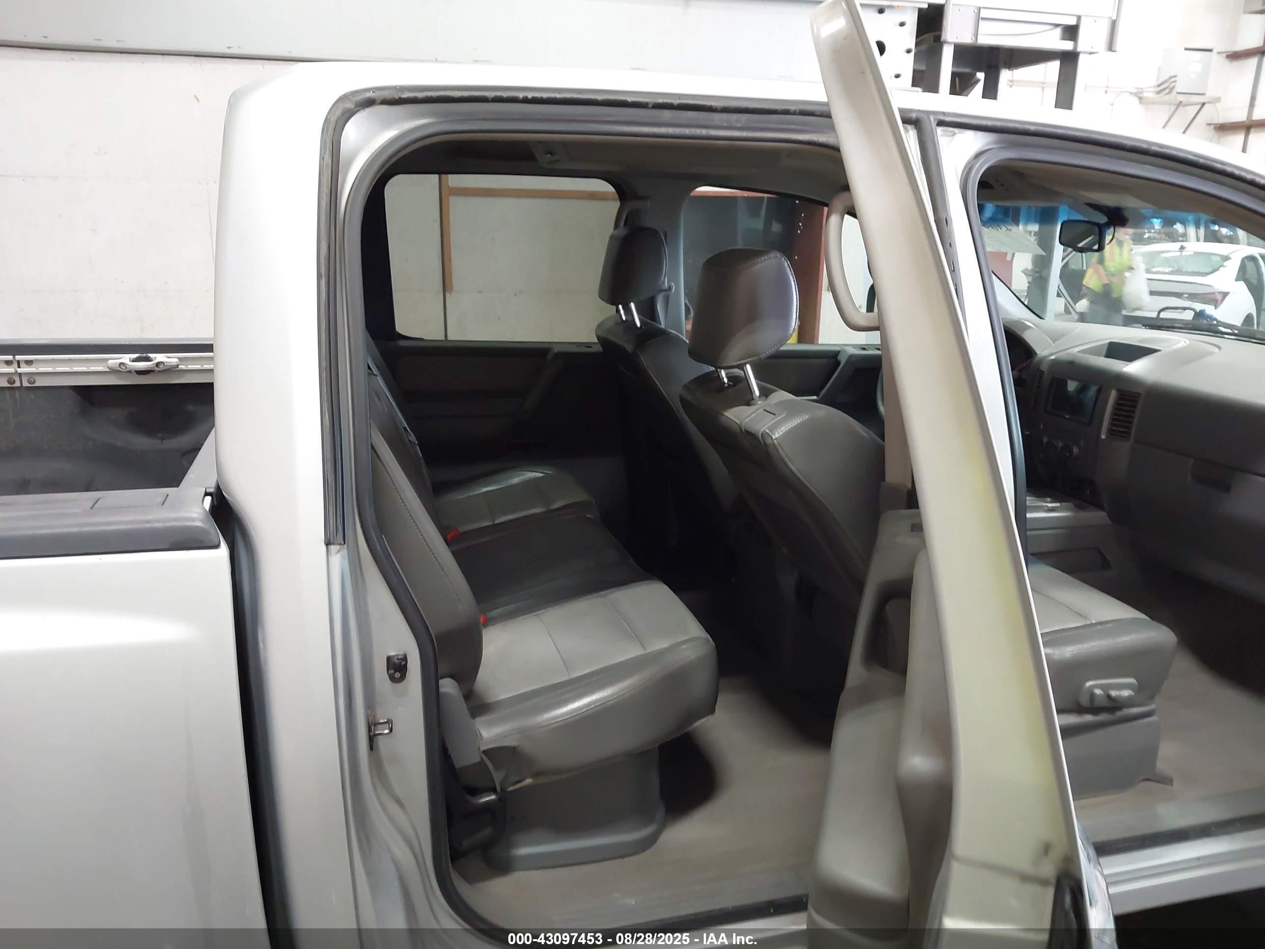 NISSAN TITAN image 8