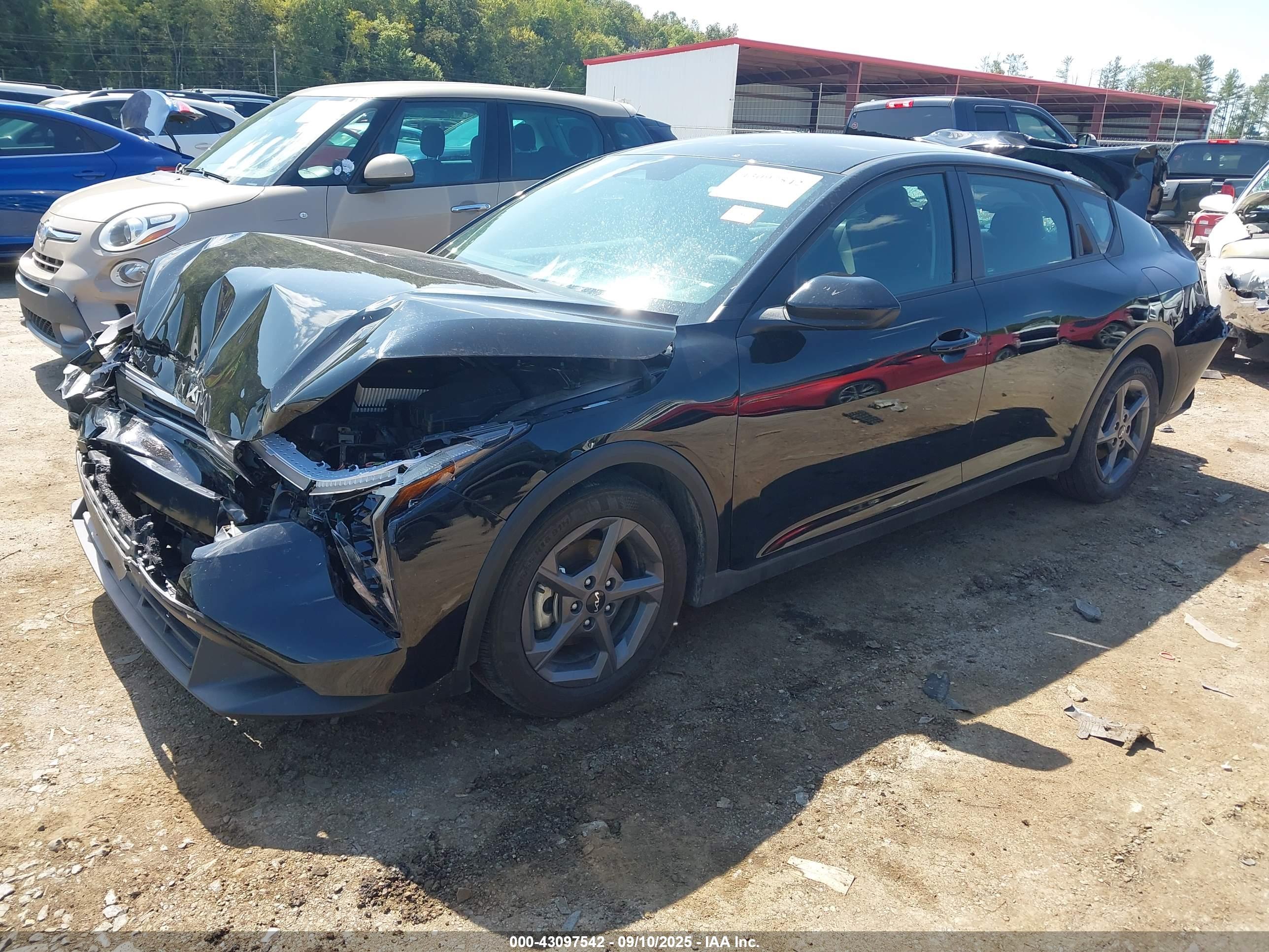 KIA K4 image 2