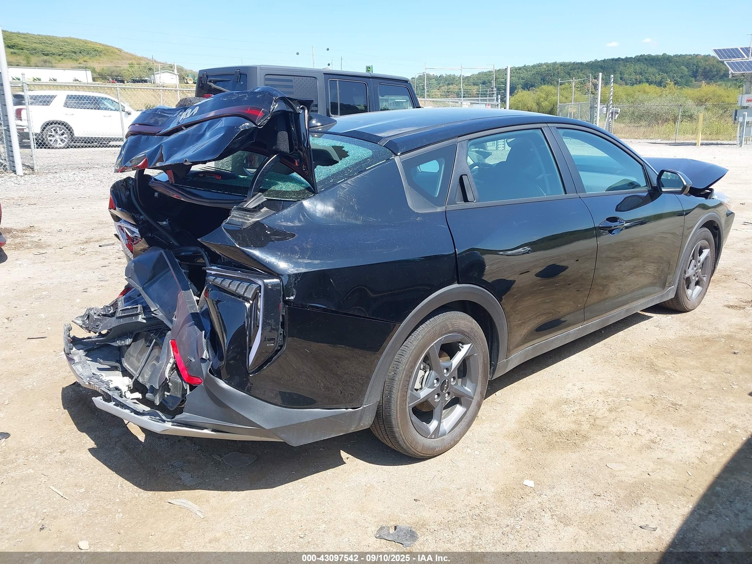 KIA K4 image 4