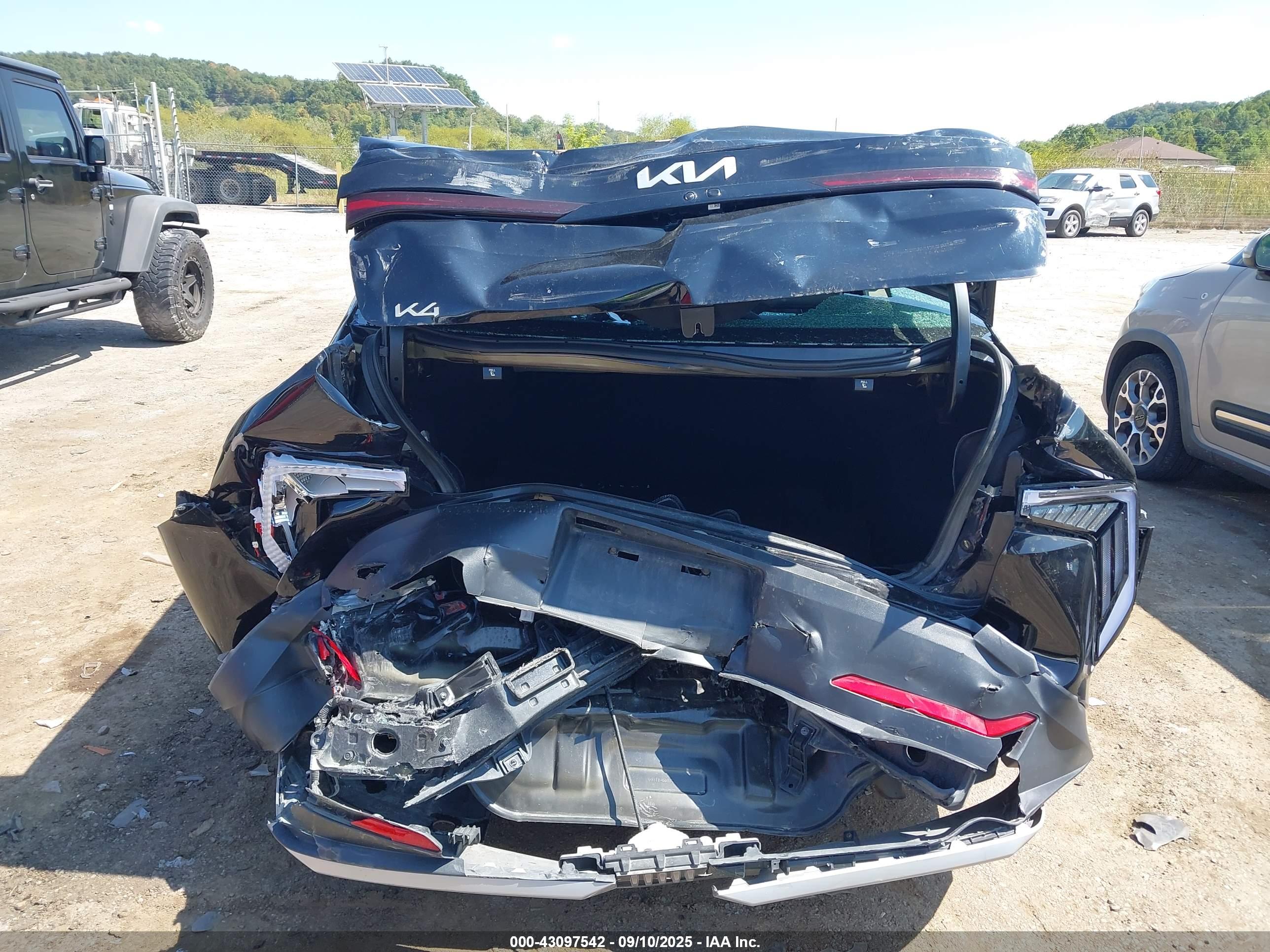 KIA K4 image 6