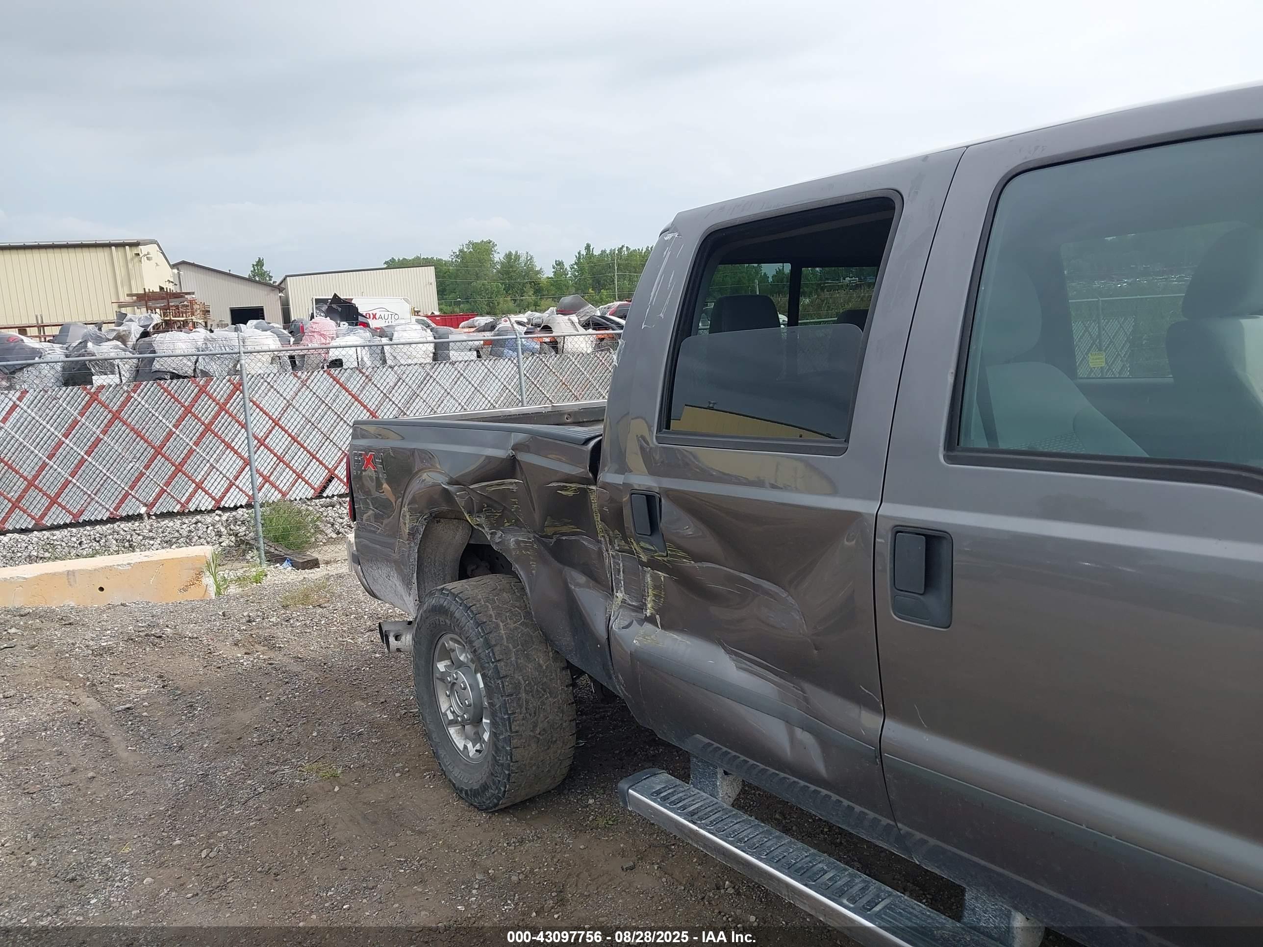 FORD F-250 image 6