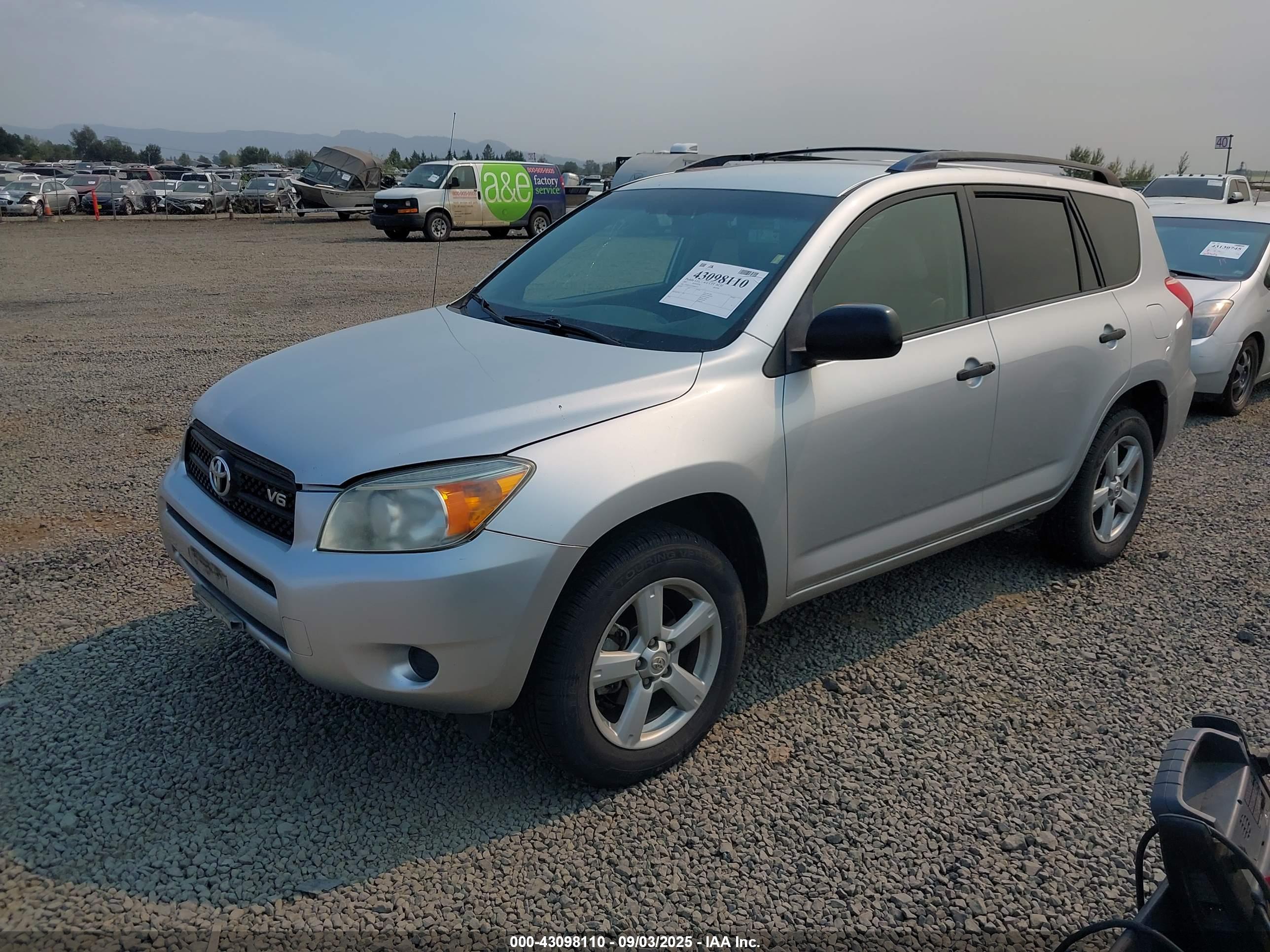 TOYOTA RAV4 image 2