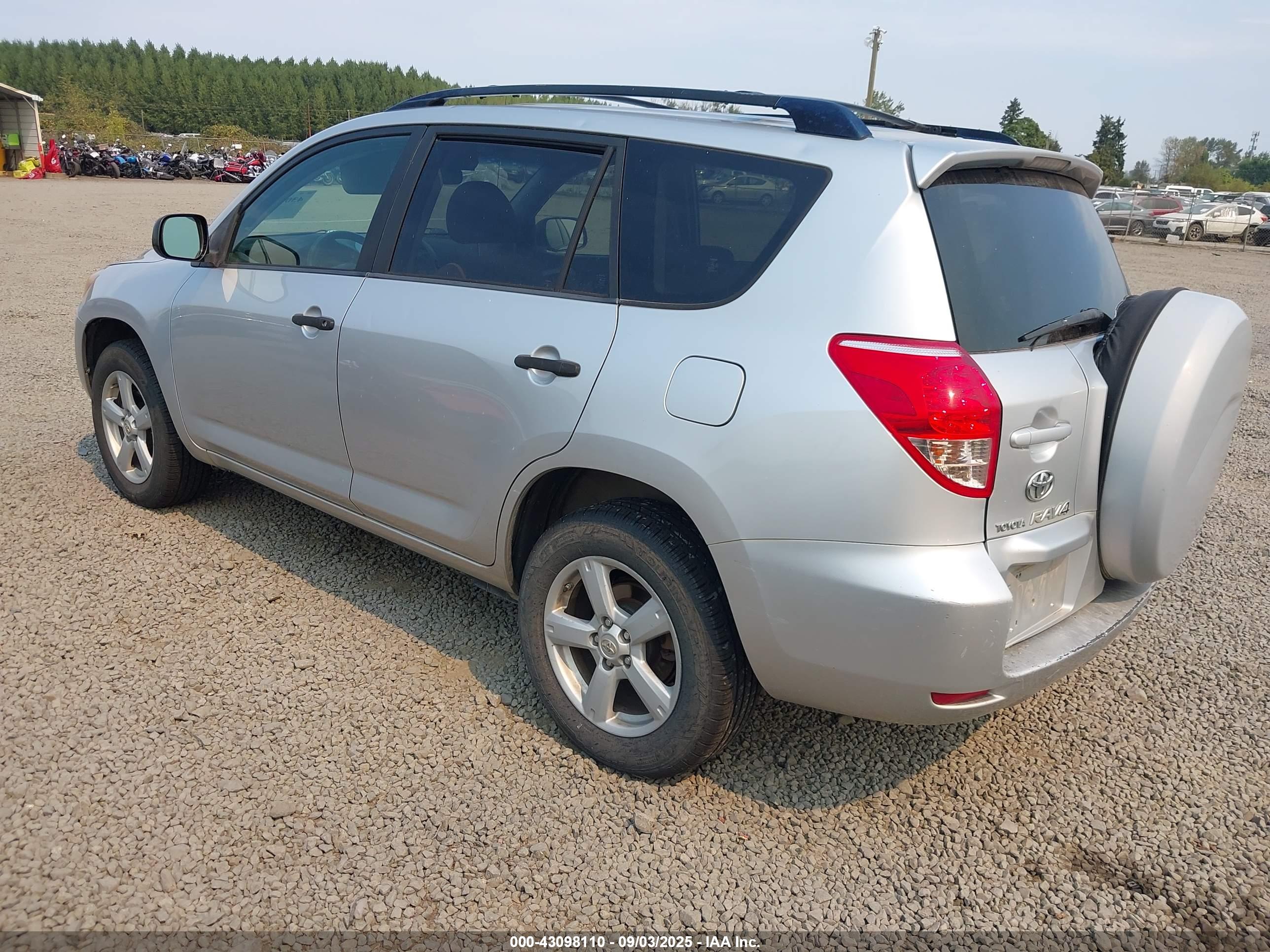 TOYOTA RAV4 image 3