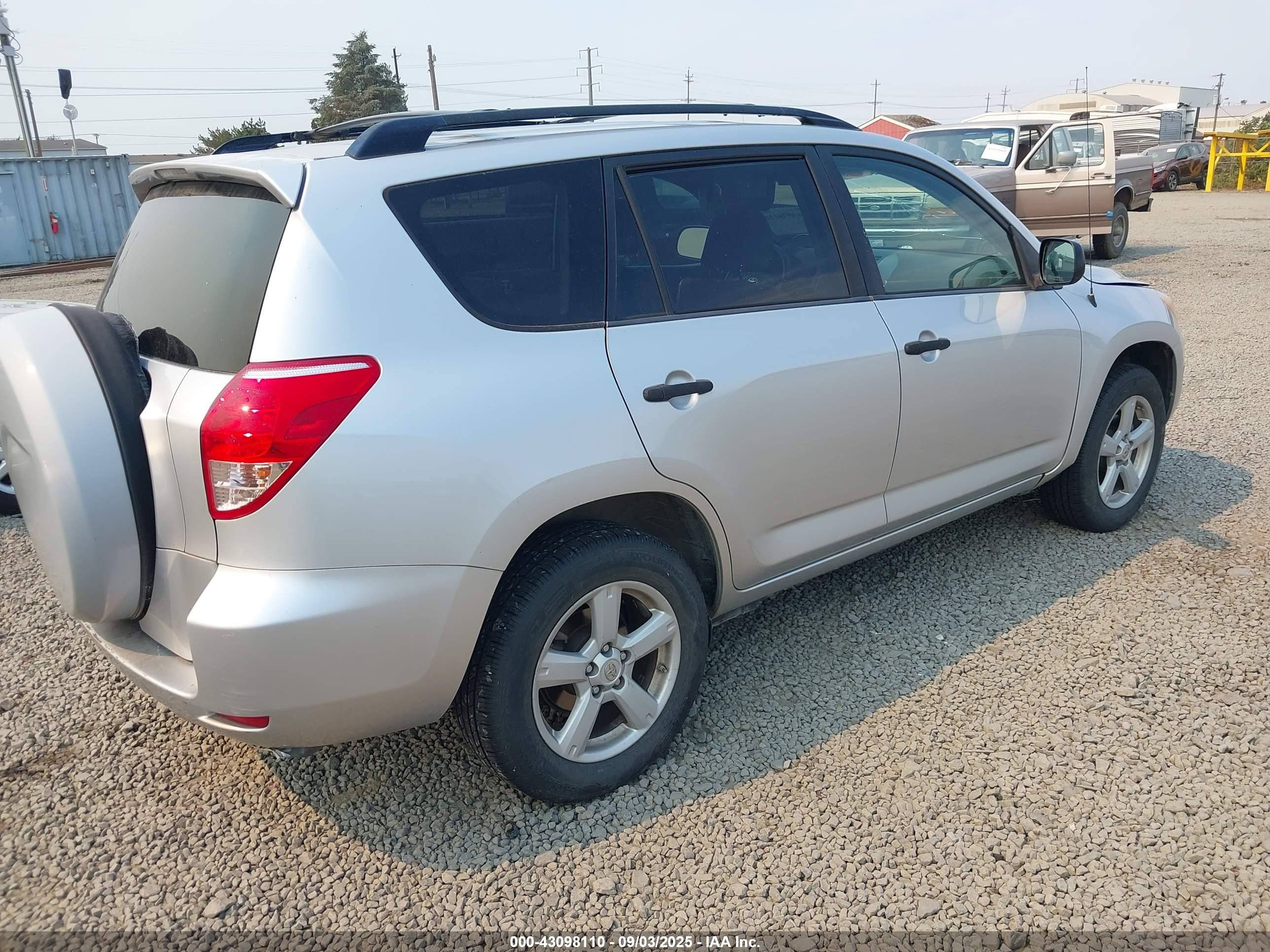 TOYOTA RAV4 image 4