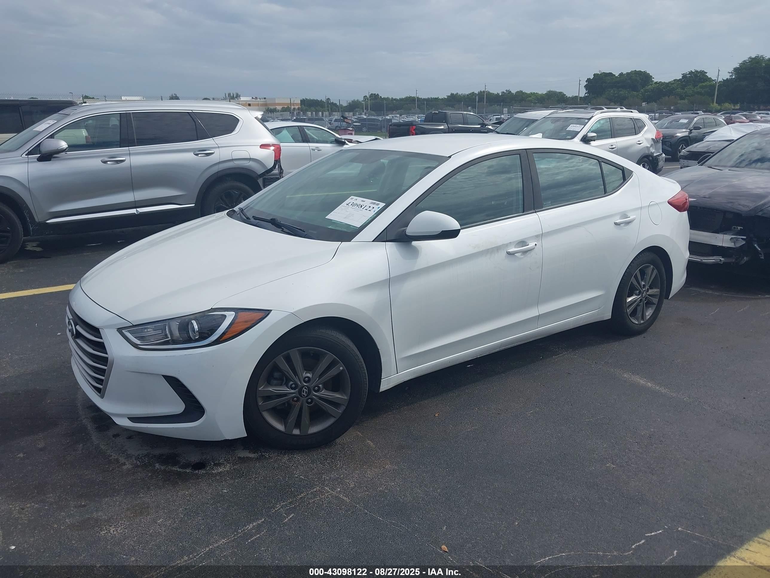 HYUNDAI ELANTRA image 2