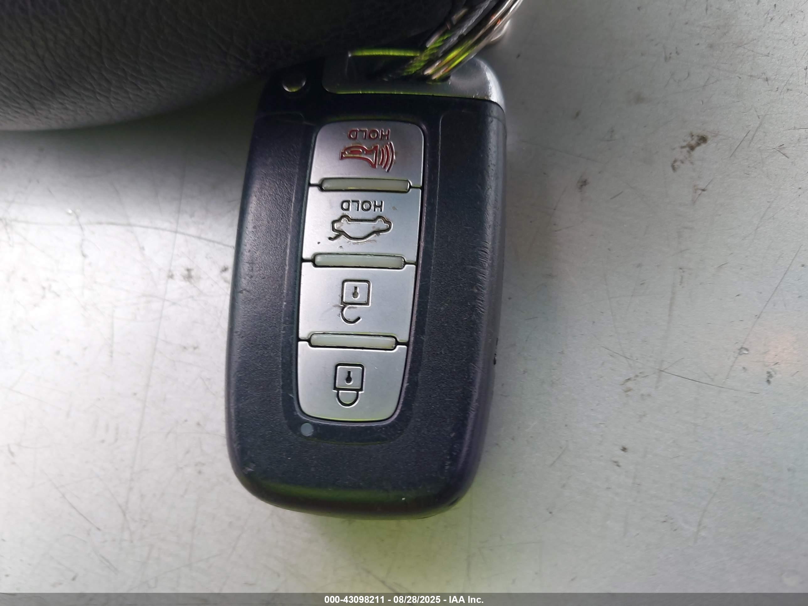 HYUNDAI ELANTRA image 11