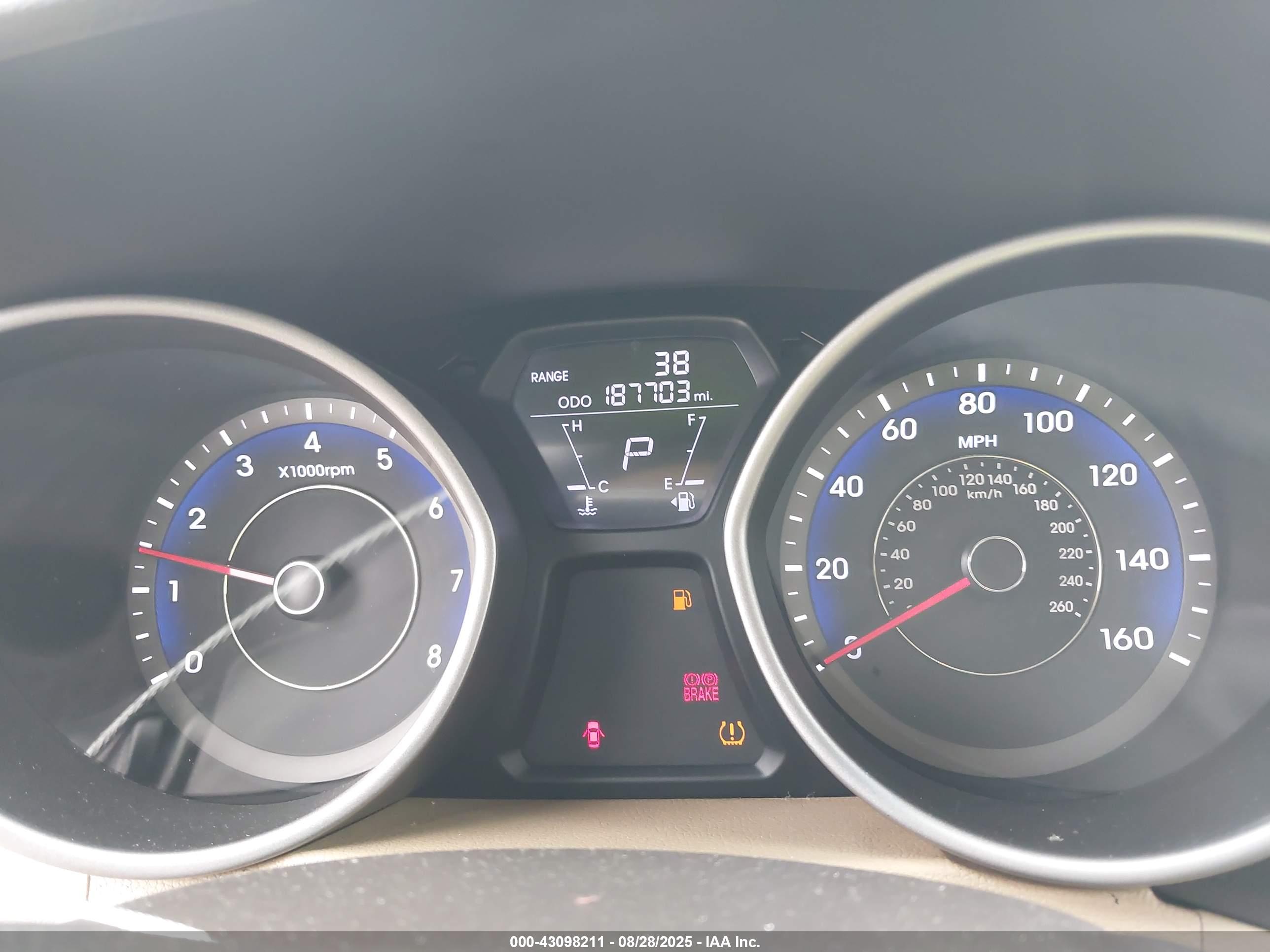 HYUNDAI ELANTRA image 7