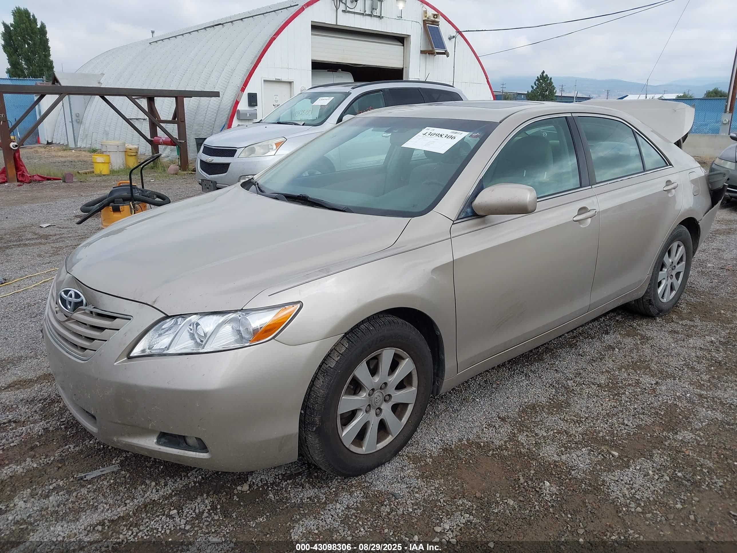 TOYOTA CAMRY image 2