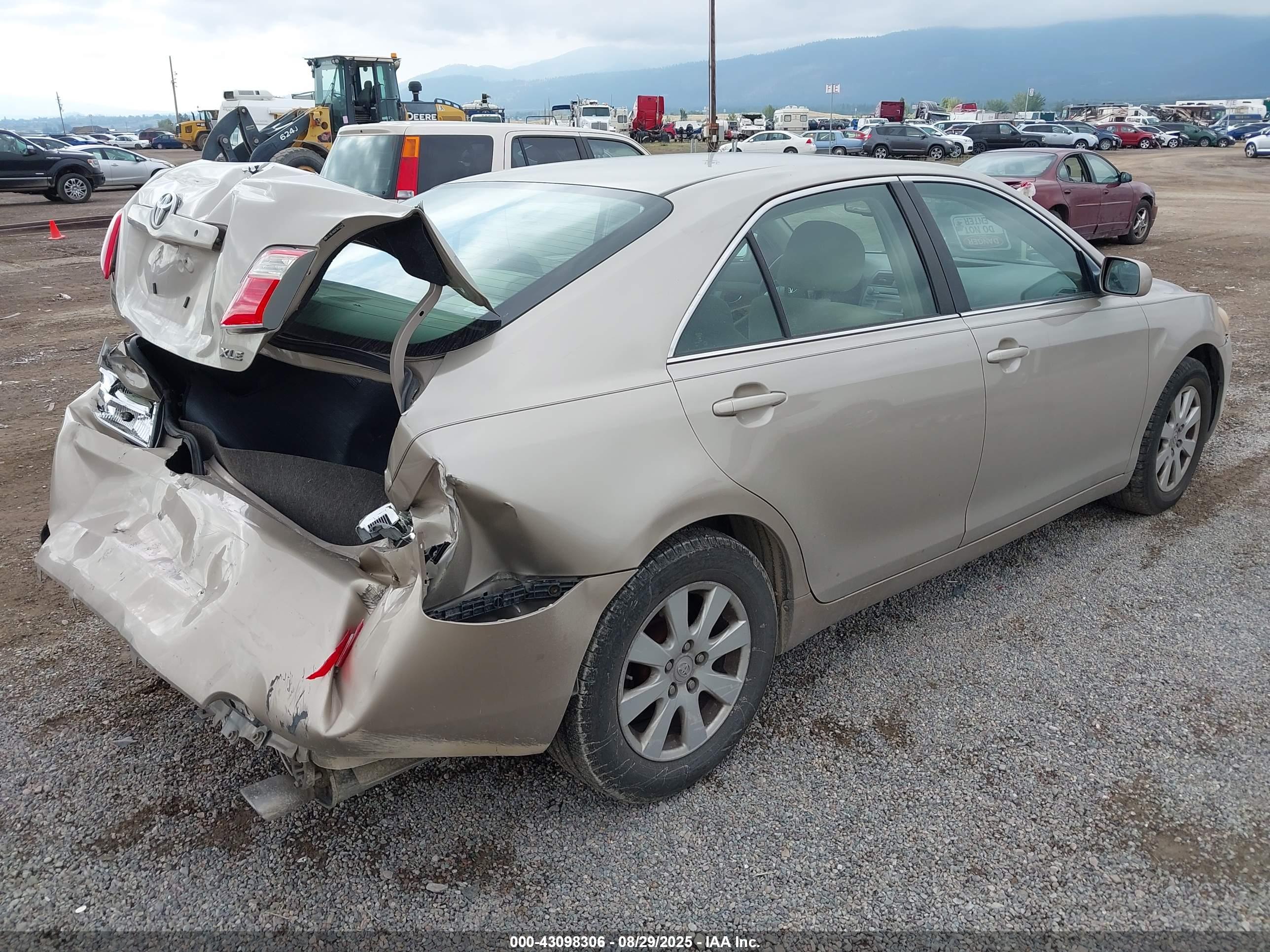 TOYOTA CAMRY image 4