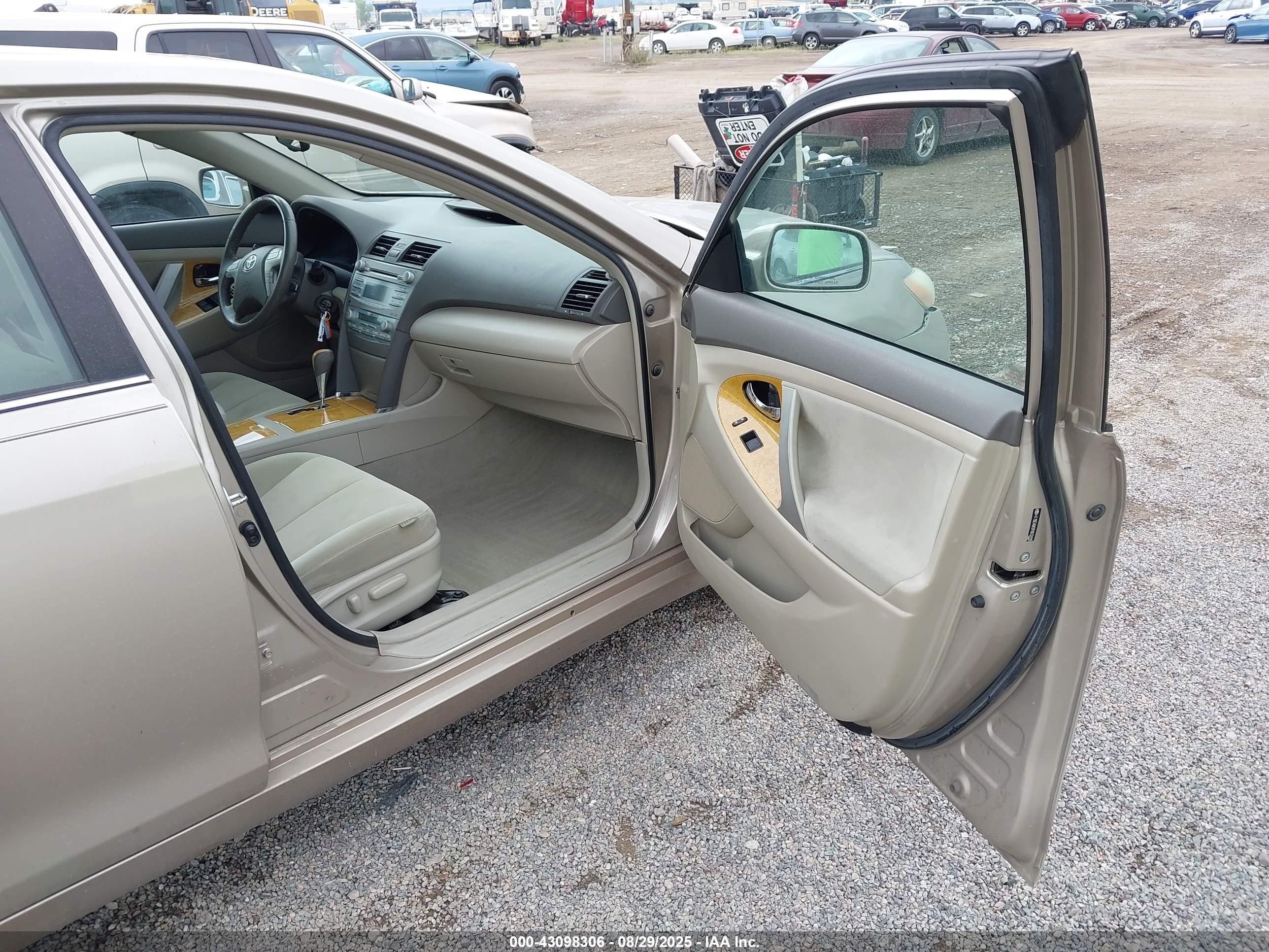 TOYOTA CAMRY image 5