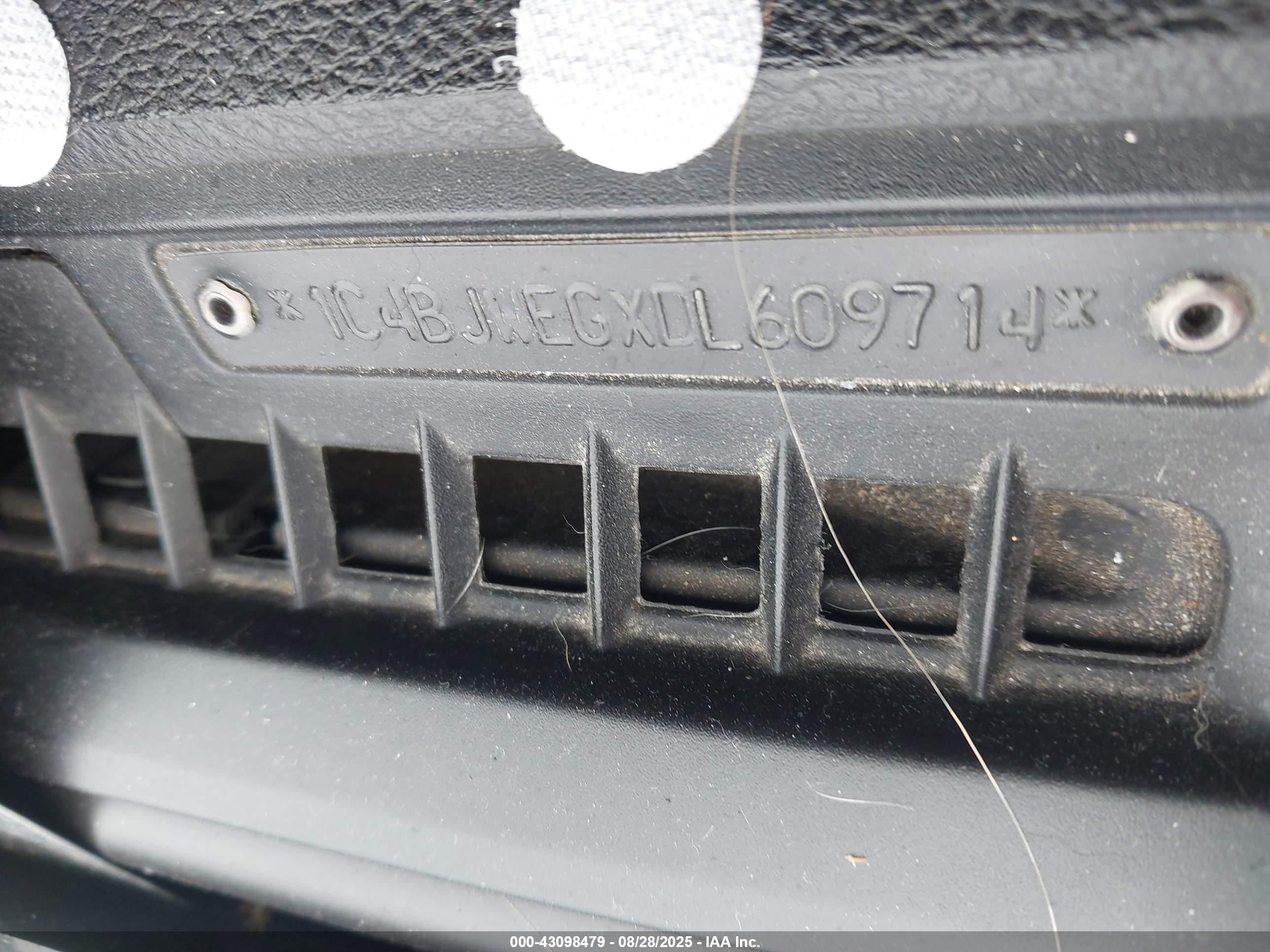 JEEP WRANGLER image 9
