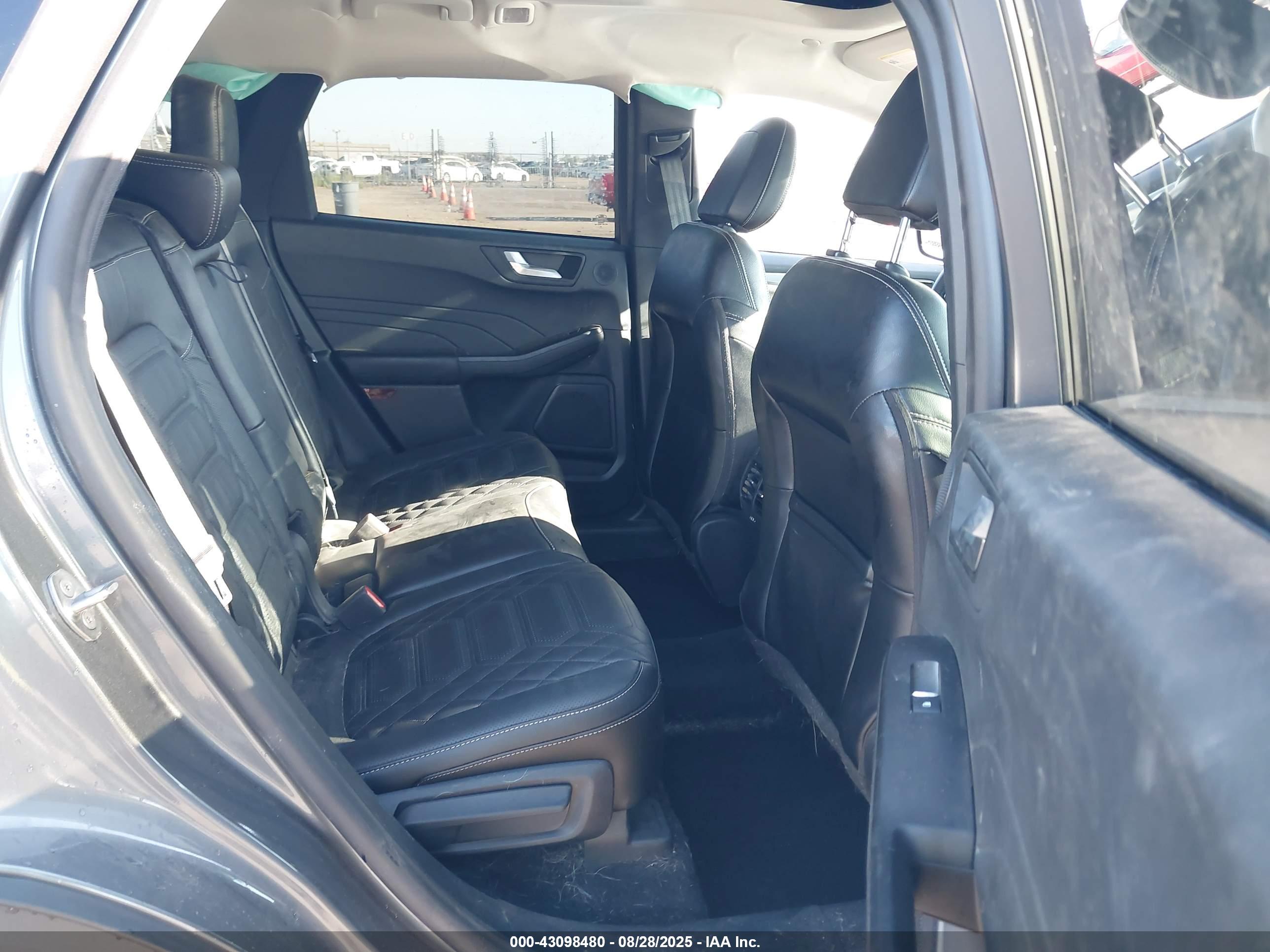FORD ESCAPE image 8